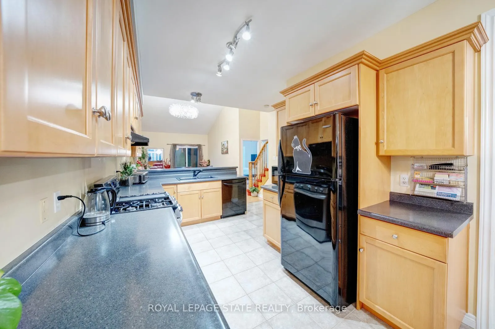 Photo 10 of 30 Conrad Place, Grimsby, Grimsby Beach — HOMEH