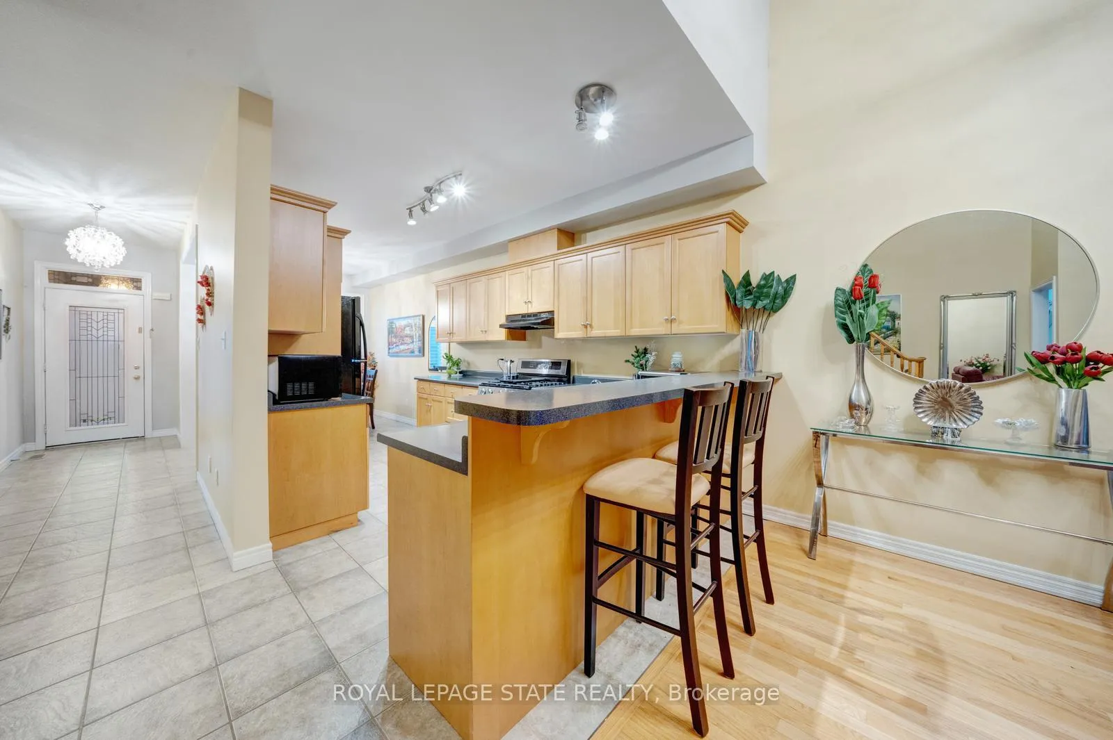 Photo 13 of 30 Conrad Place, Grimsby, Grimsby Beach — HOMEH