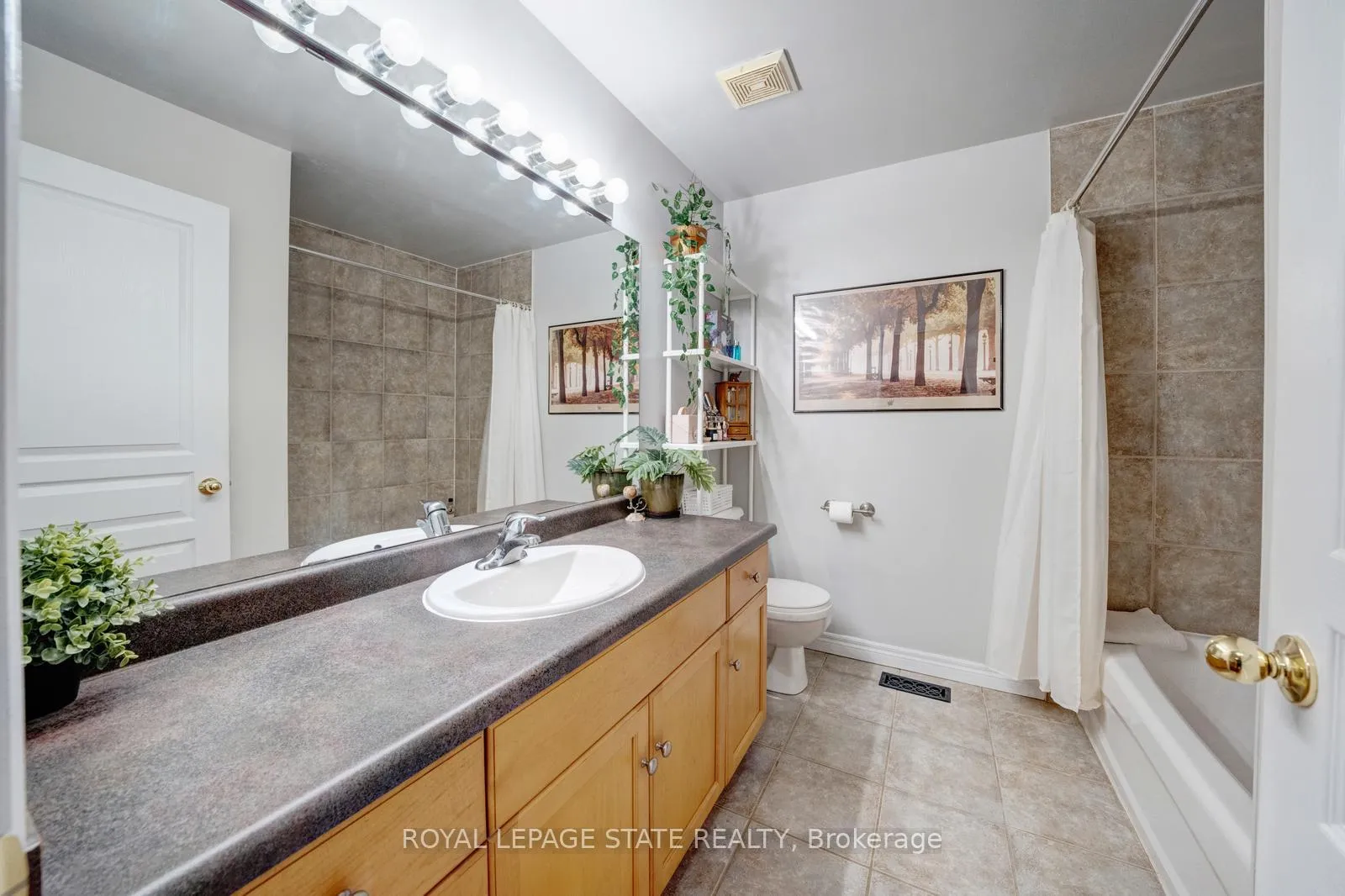 Photo 26 of 30 Conrad Place, Grimsby, Grimsby Beach — HOMEH