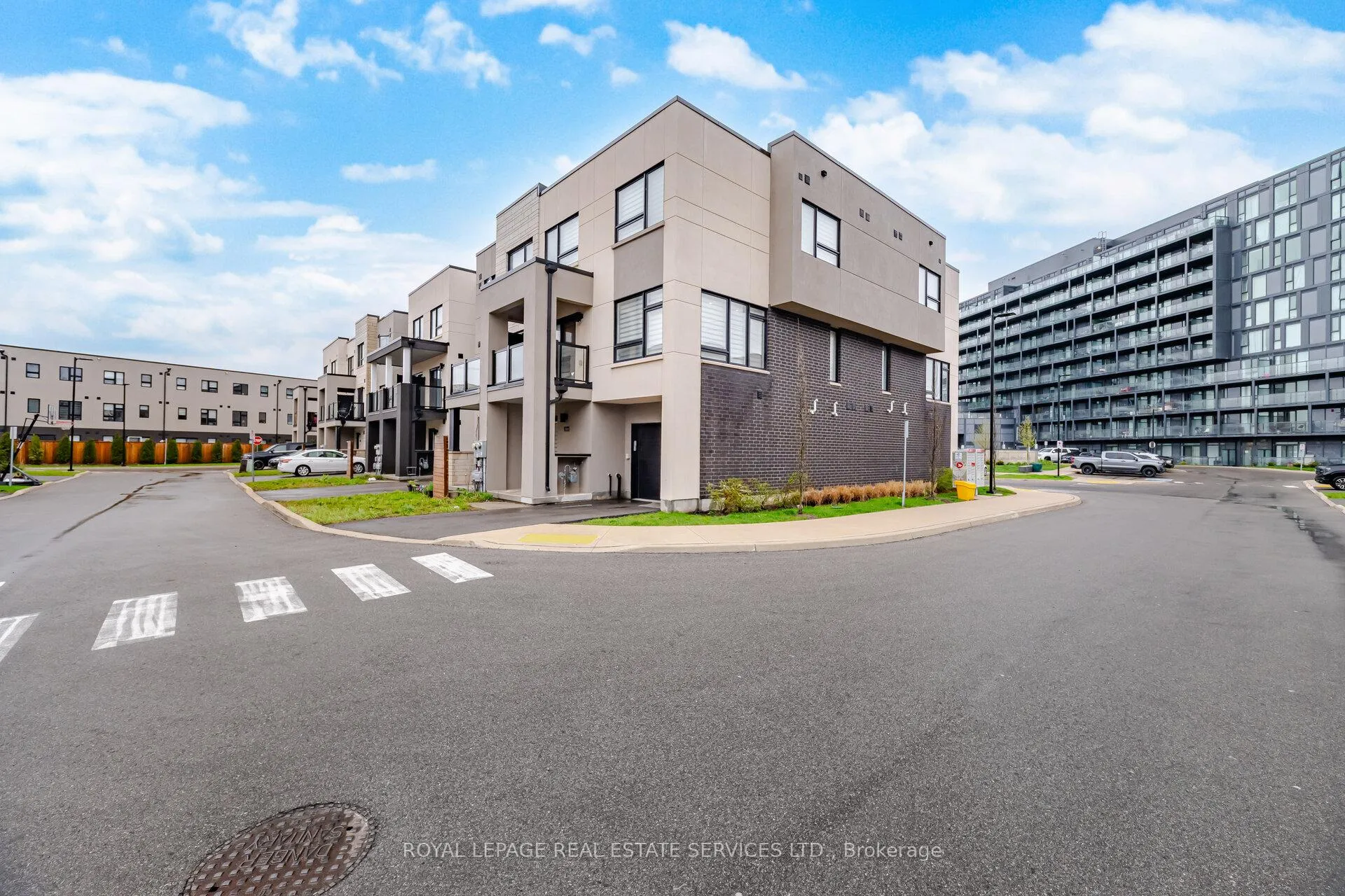 Photo 4 of 3166 Lotus Common, Burlington, Alton — HOMEH