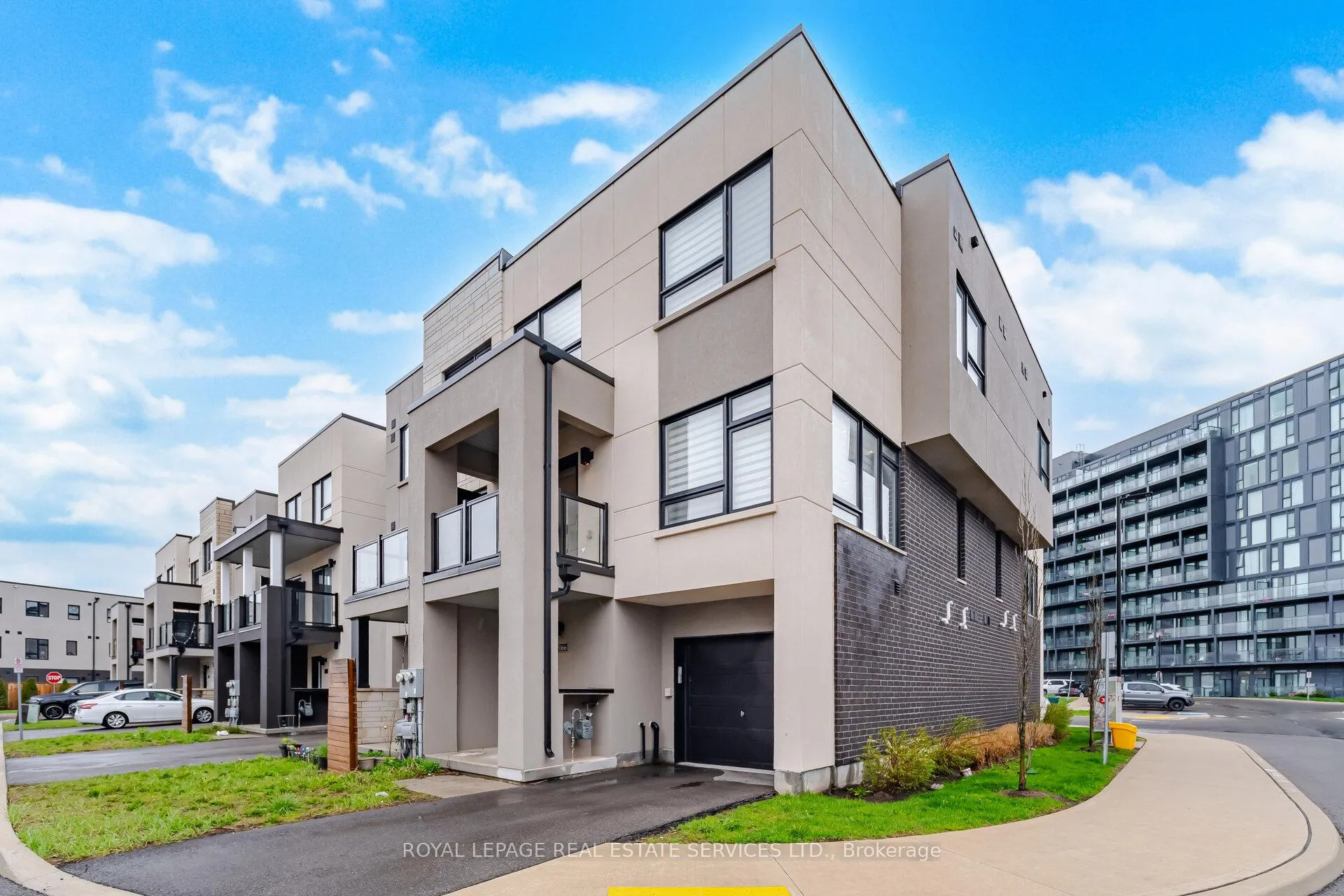 Photo 5 of 3166 Lotus Common, Burlington, Alton — HOMEH