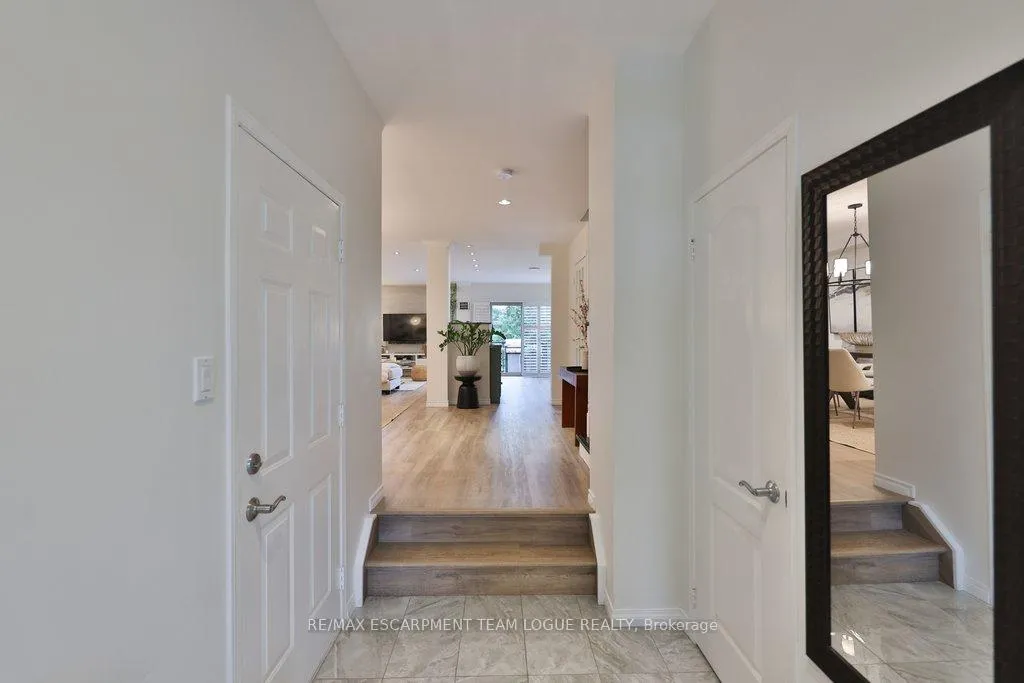 Photo 3 of 2226 Arbourview Drive, Oakville, Westmount — HOMEH