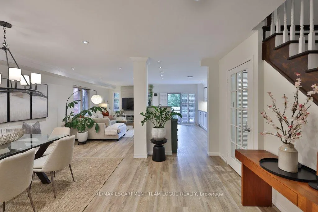 Photo 5 of 2226 Arbourview Drive, Oakville, Westmount — HOMEH
