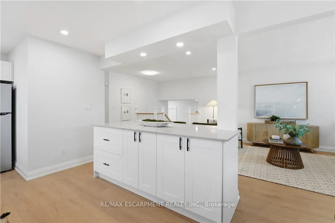 Photo 12 of 11 Marcella Crescent, Hamilton, Gershome — HOMEH