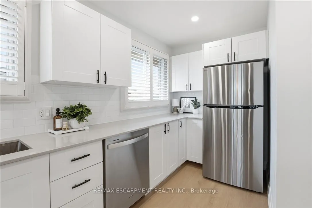 Photo 14 of 11 Marcella Crescent, Hamilton, Gershome — HOMEH