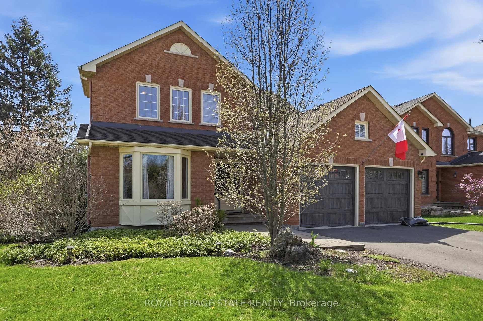 Photo 2 of 47 Macdougall Drive, Hamilton, Dundas — HOMEH