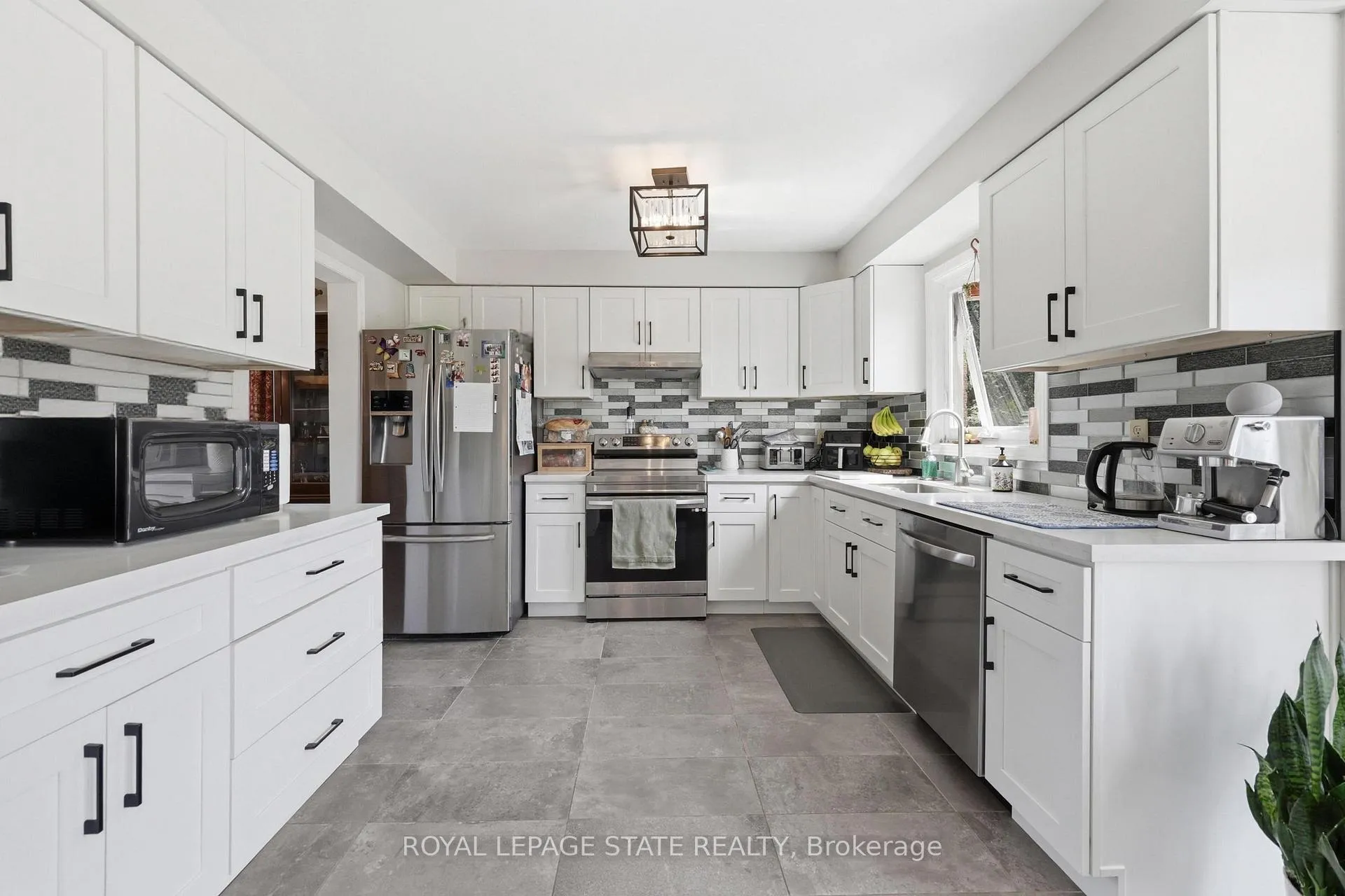 Photo 11 of 47 Macdougall Drive, Hamilton, Dundas — HOMEH