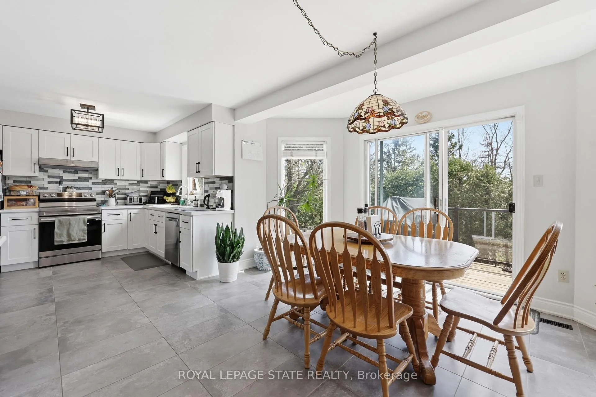 Photo 13 of 47 Macdougall Drive, Hamilton, Dundas — HOMEH