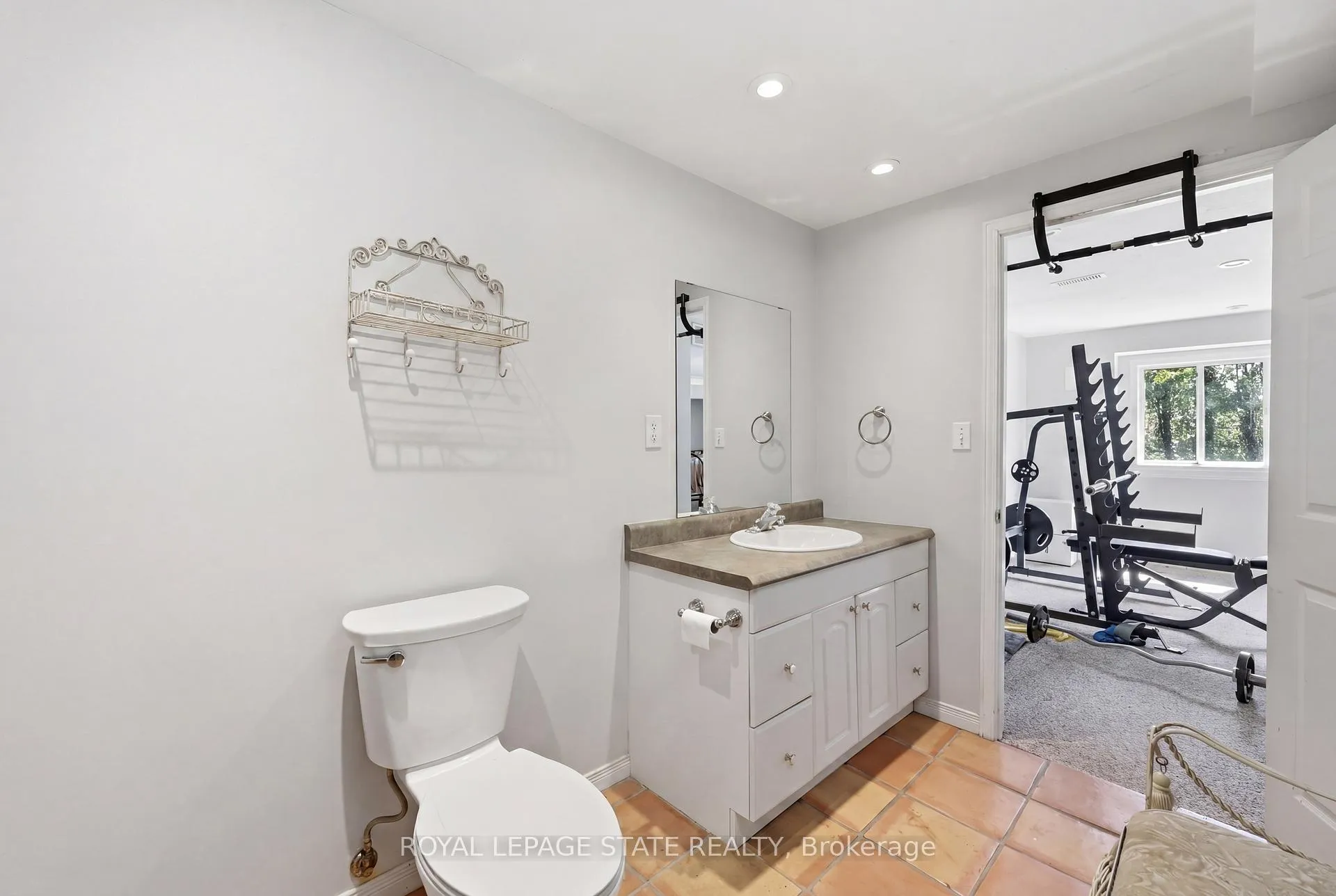 Photo 29 of 47 Macdougall Drive, Hamilton, Dundas — HOMEH