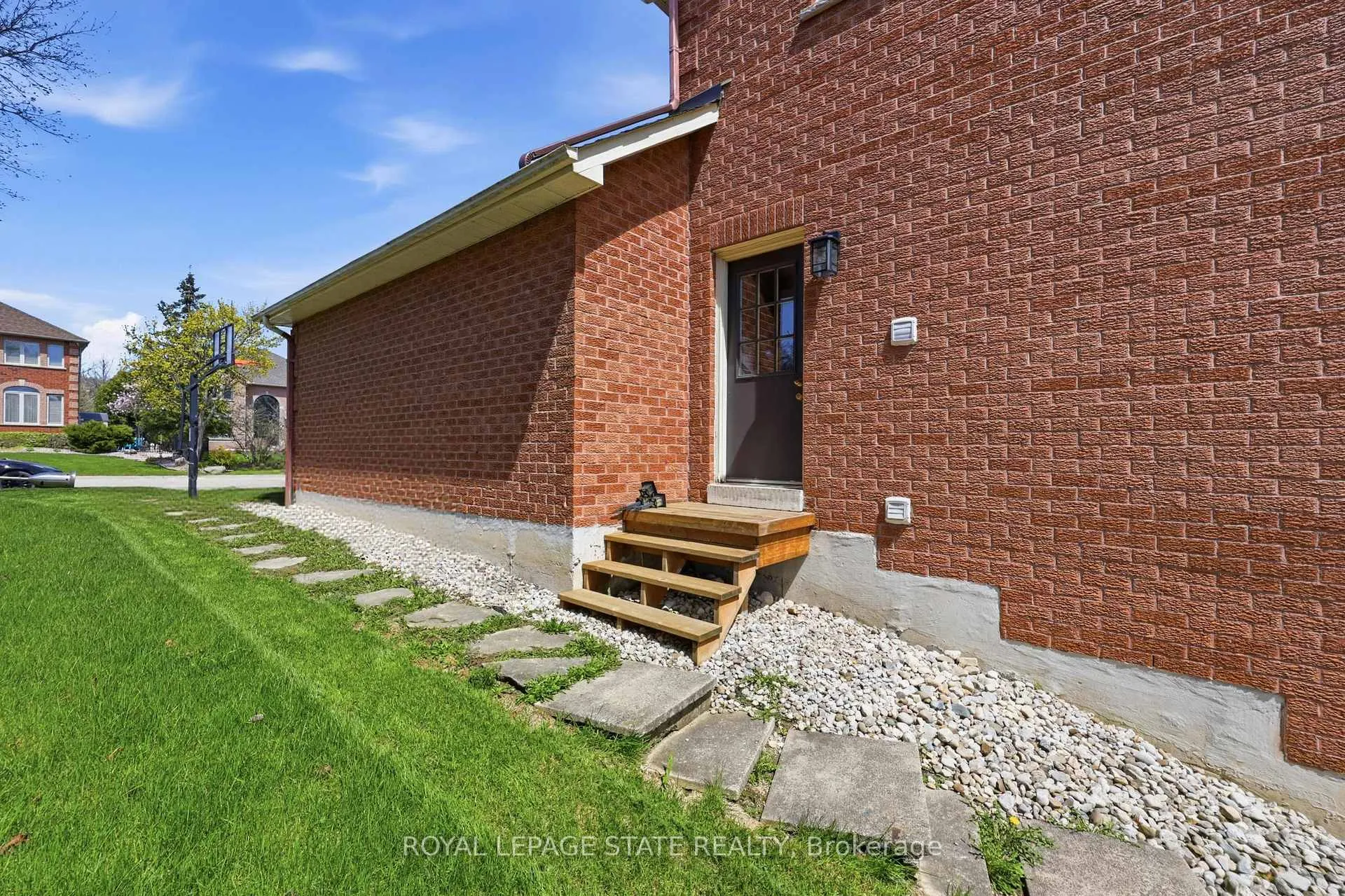Photo 31 of 47 Macdougall Drive, Hamilton, Dundas — HOMEH