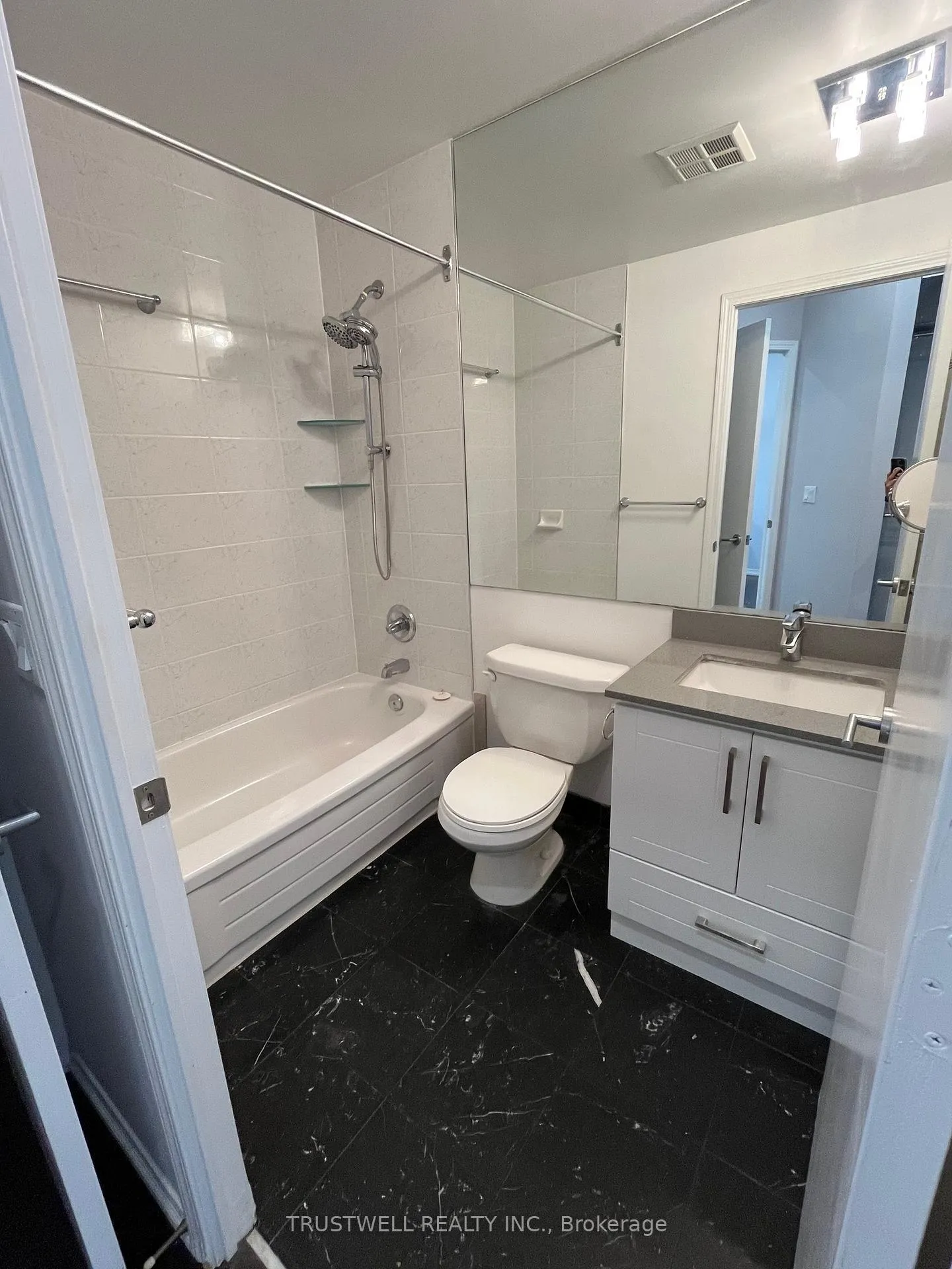 Photo 5 of Unit 1411, 7 King Street E, Toronto, Church-Yonge Corridor — HOMEH