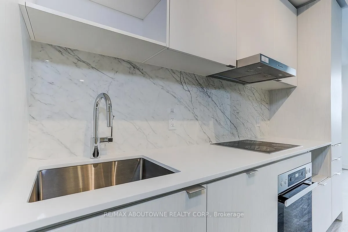 Photo 9 of Unit 5515, 55 Cooper Street, Toronto, Waterfront Communities — HOMEH