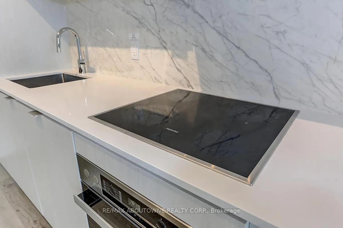 Photo 11 of Unit 5515, 55 Cooper Street, Toronto, Waterfront Communities — HOMEH