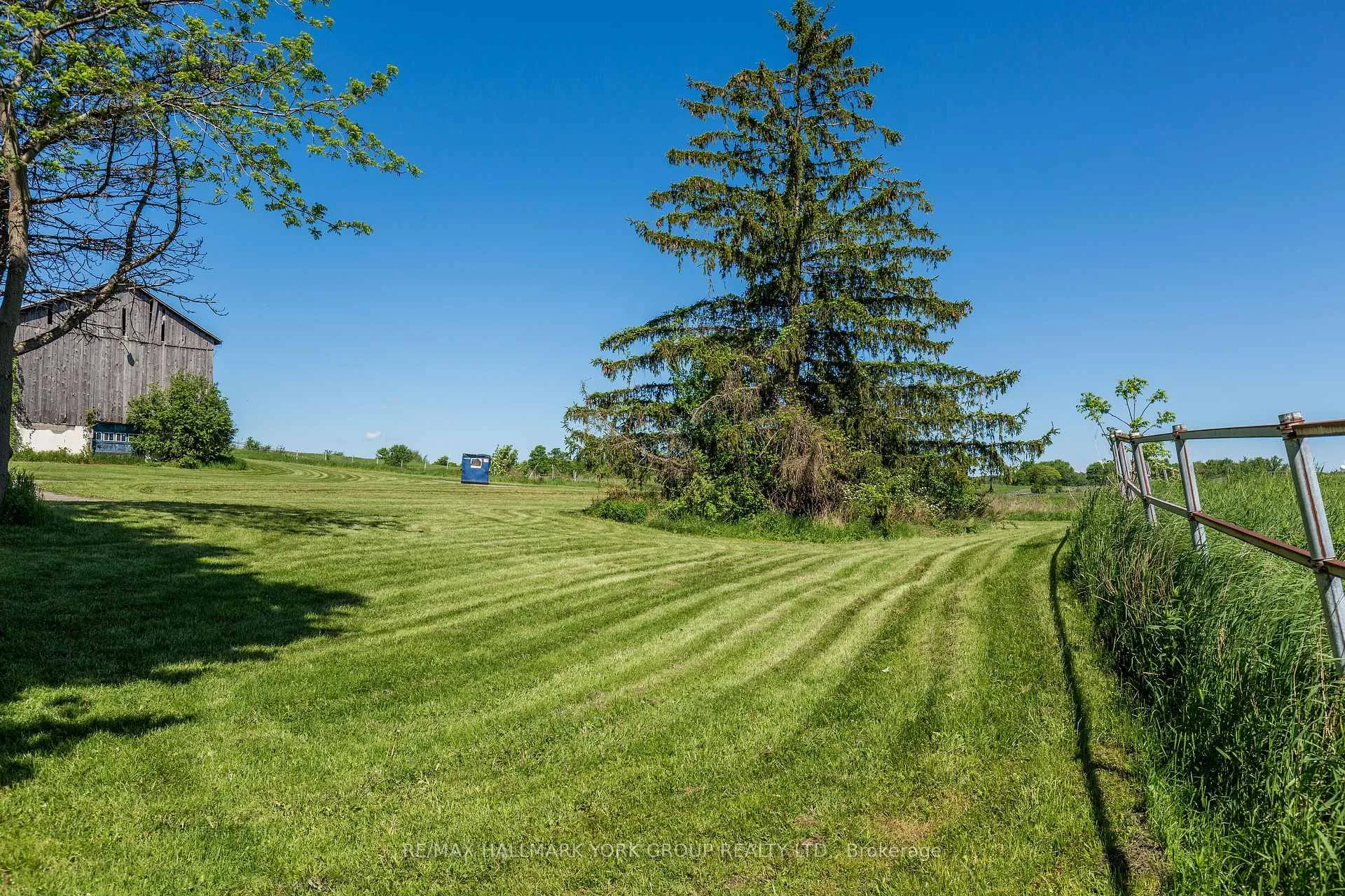 Photo 33 of Unit 3, 3170 15th Side Road, King, Rural King — HOMEH