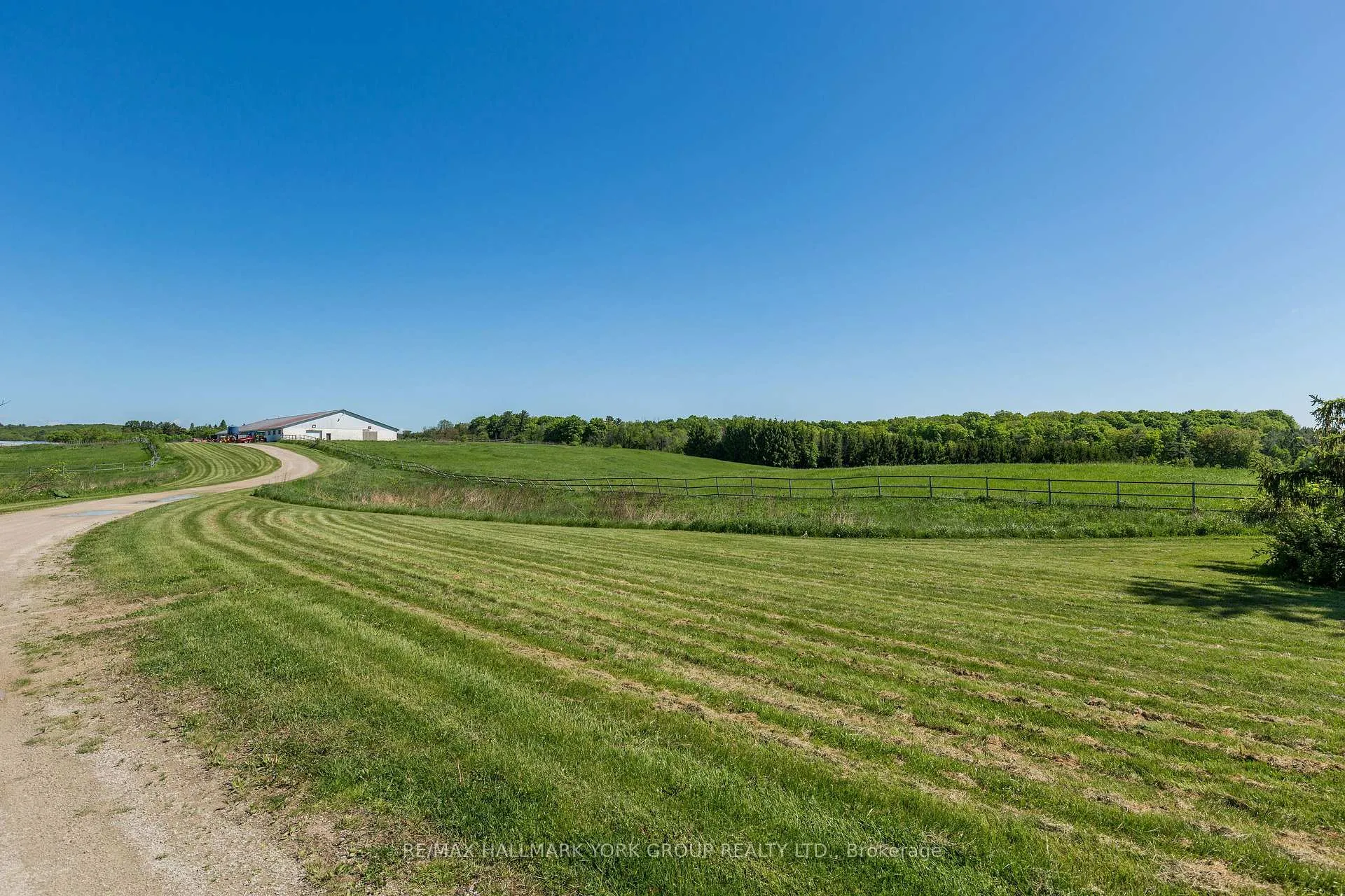 Photo 35 of Unit 3, 3170 15th Side Road, King, Rural King — HOMEH
