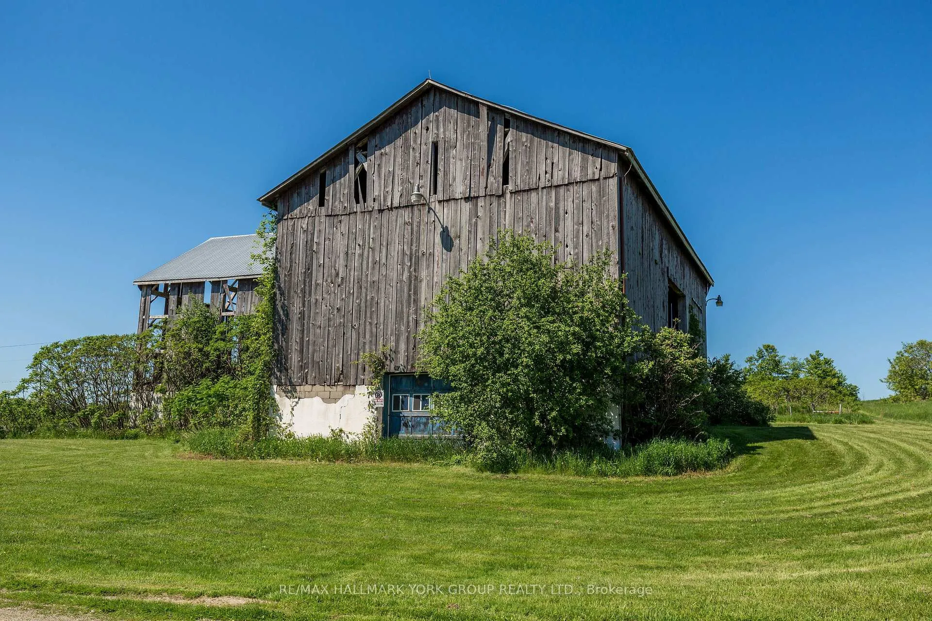 Photo 37 of Unit 3, 3170 15th Side Road, King, Rural King — HOMEH