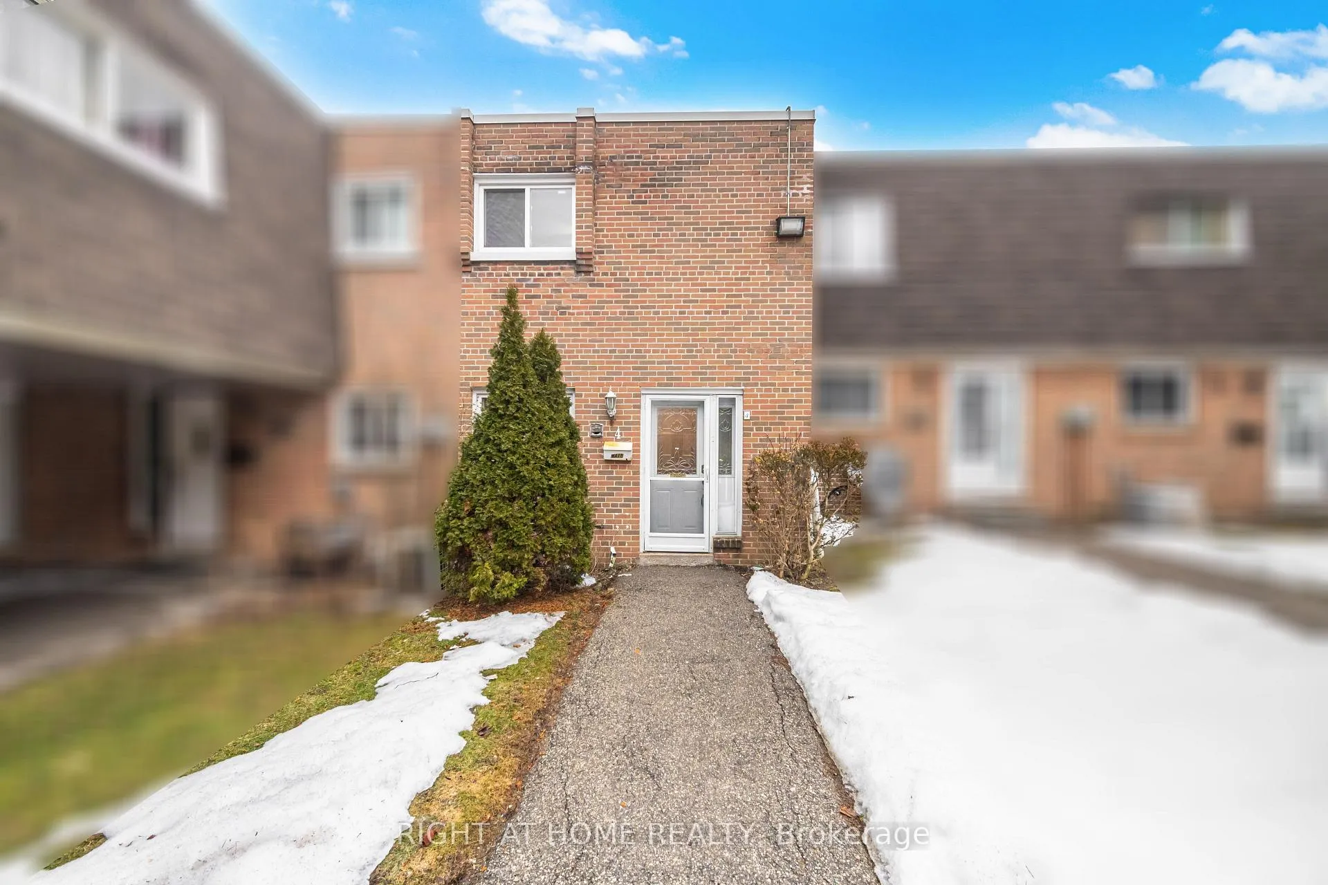 Photo 2 of Unit 4, 415 Silverstone Drive, Etobicoke, West Humber-Clairville — HOMEH