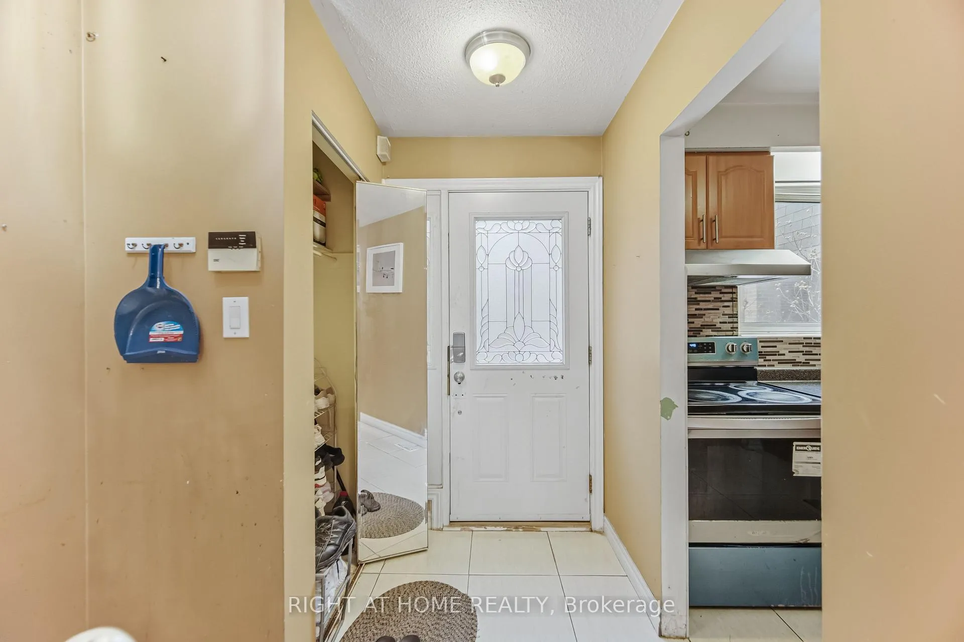Photo 3 of Unit 4, 415 Silverstone Drive, Etobicoke, West Humber-Clairville — HOMEH