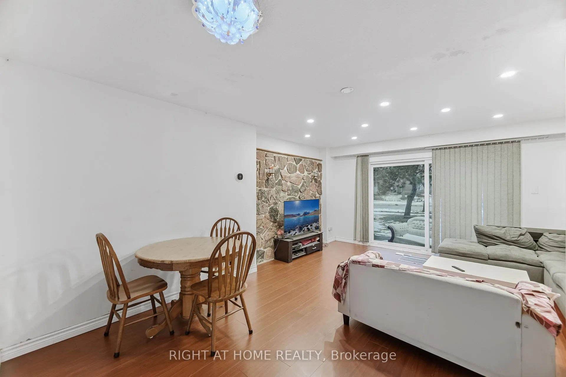 Photo 5 of Unit 4, 415 Silverstone Drive, Etobicoke, West Humber-Clairville — HOMEH