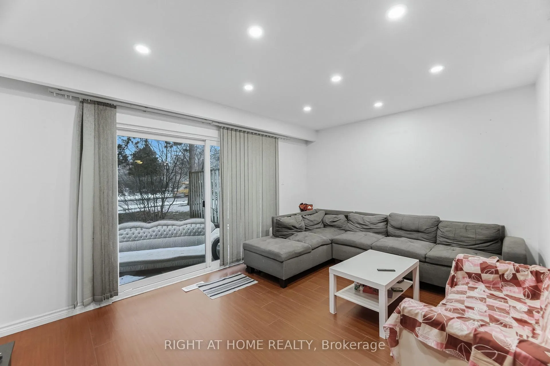 Photo 6 of Unit 4, 415 Silverstone Drive, Etobicoke, West Humber-Clairville — HOMEH