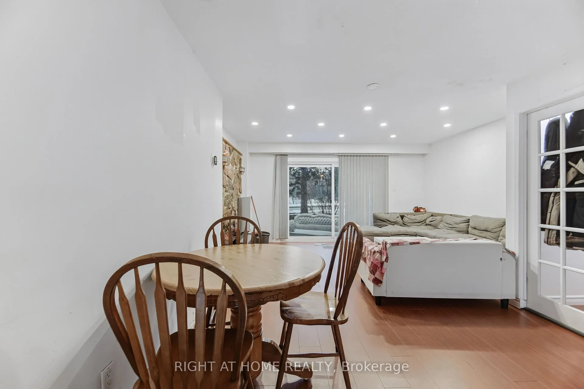 Photo 9 of Unit 4, 415 Silverstone Drive, Etobicoke, West Humber-Clairville — HOMEH