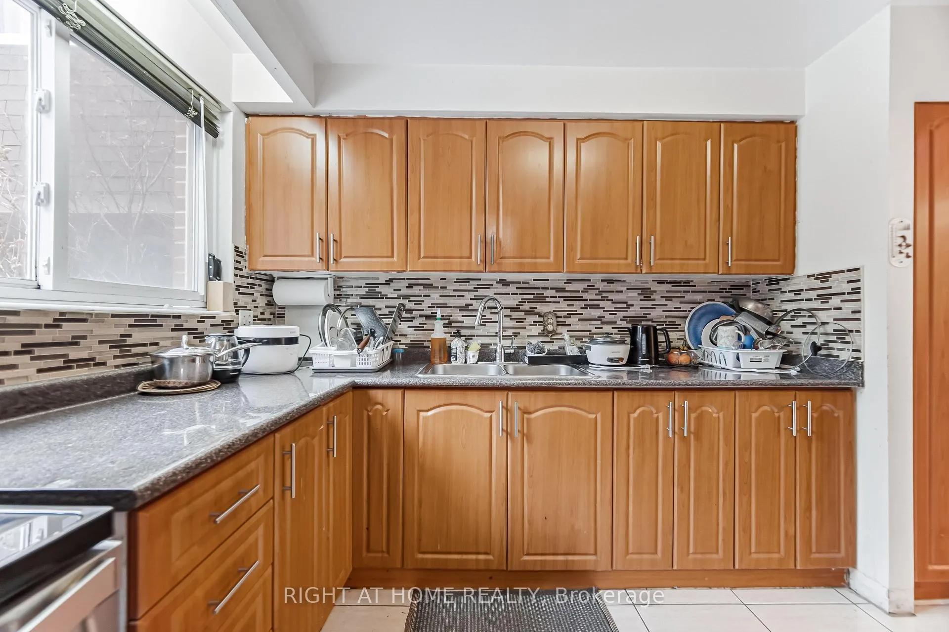 Photo 13 of Unit 4, 415 Silverstone Drive, Etobicoke, West Humber-Clairville — HOMEH