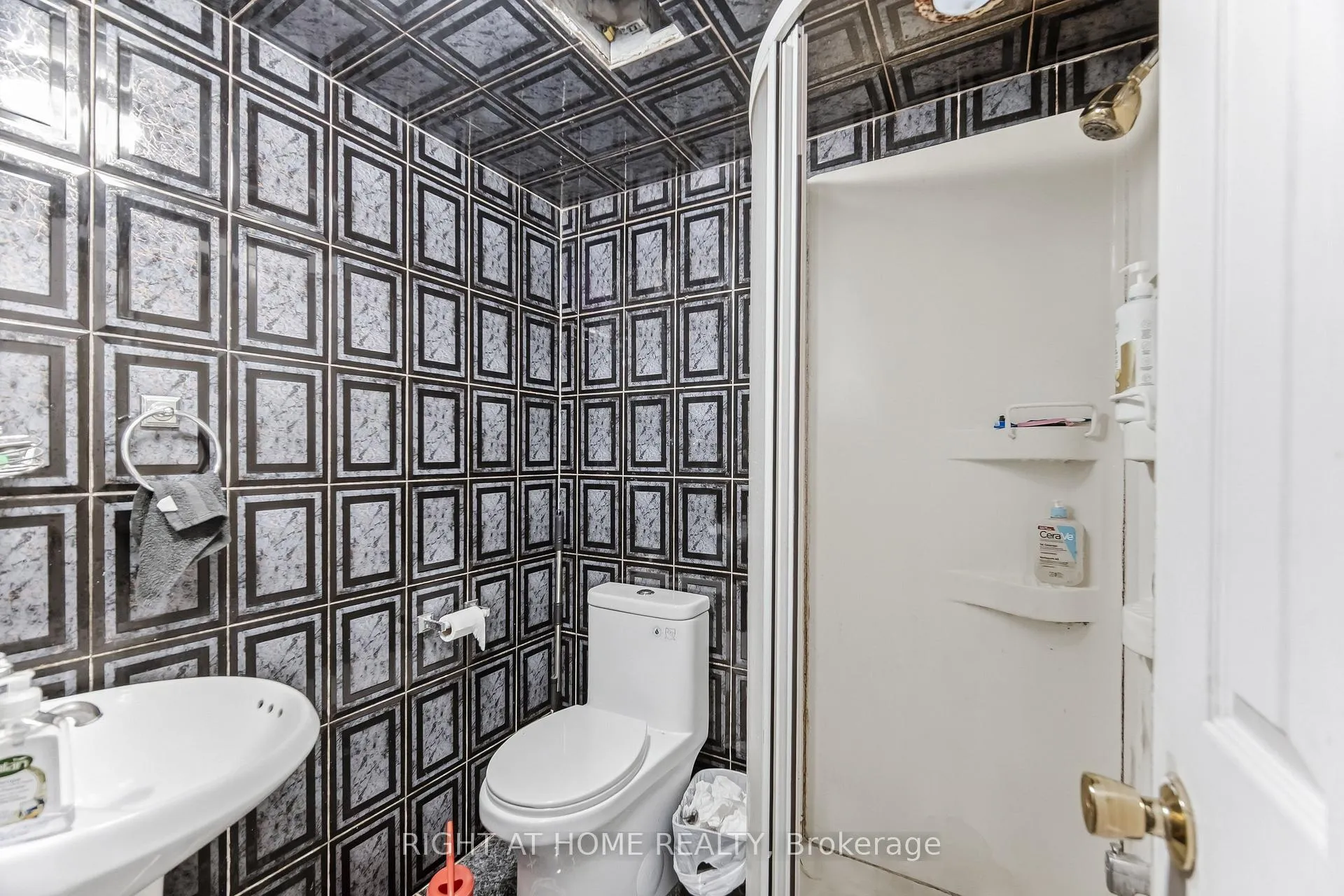 Photo 26 of Unit 4, 415 Silverstone Drive, Etobicoke, West Humber-Clairville — HOMEH