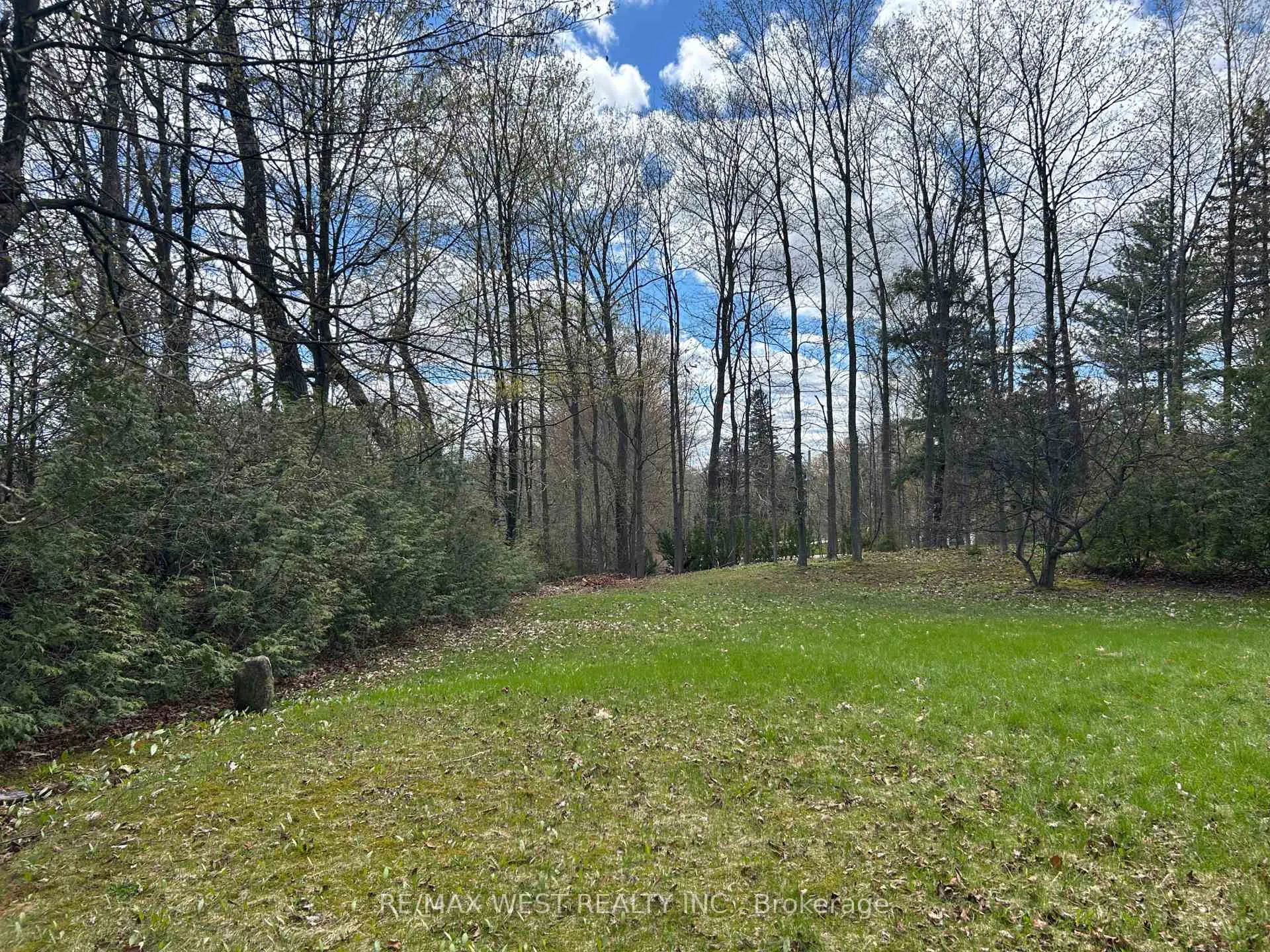 Photo 5 of 55 Elmpine Trail, King, Rural King — HOMEH