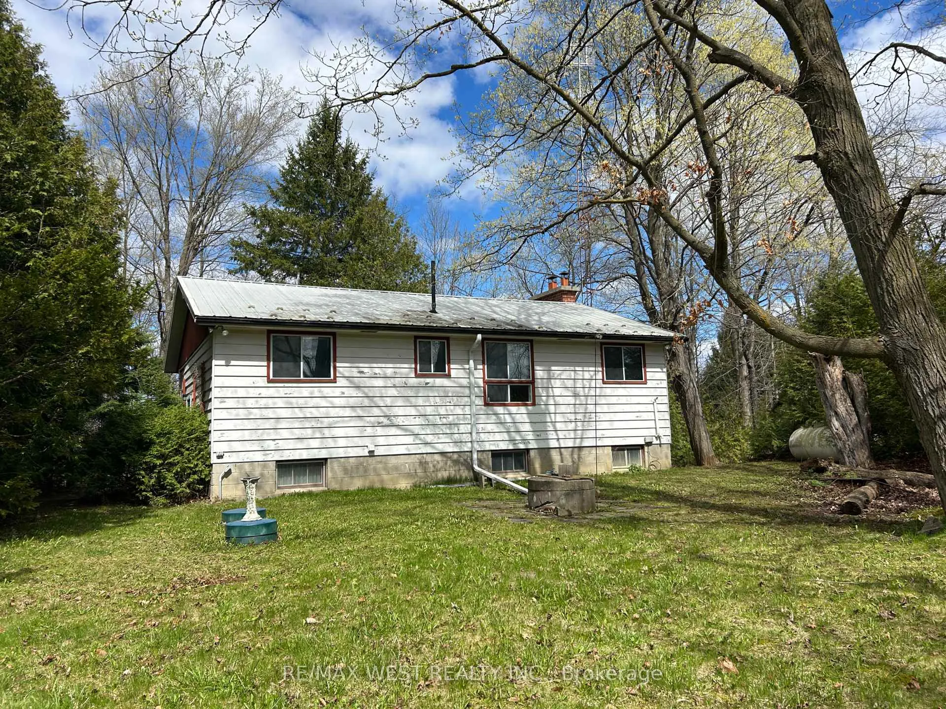 Photo 17 of 55 Elmpine Trail, King, Rural King — HOMEH