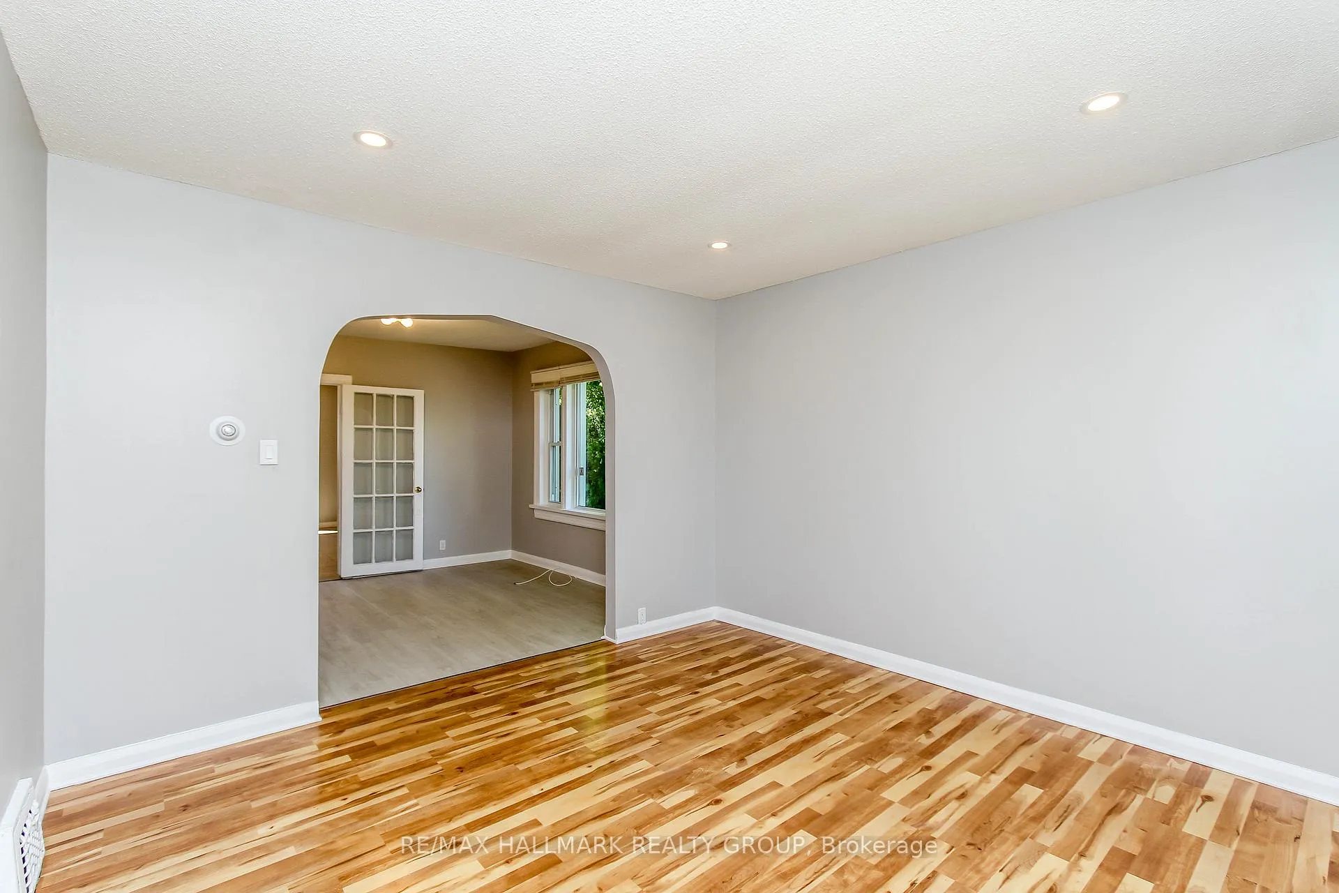 Photo 6 of 448 Pleasant Park Road, Ottawa, Alta Vista/Faircrest Heights — HOMEH