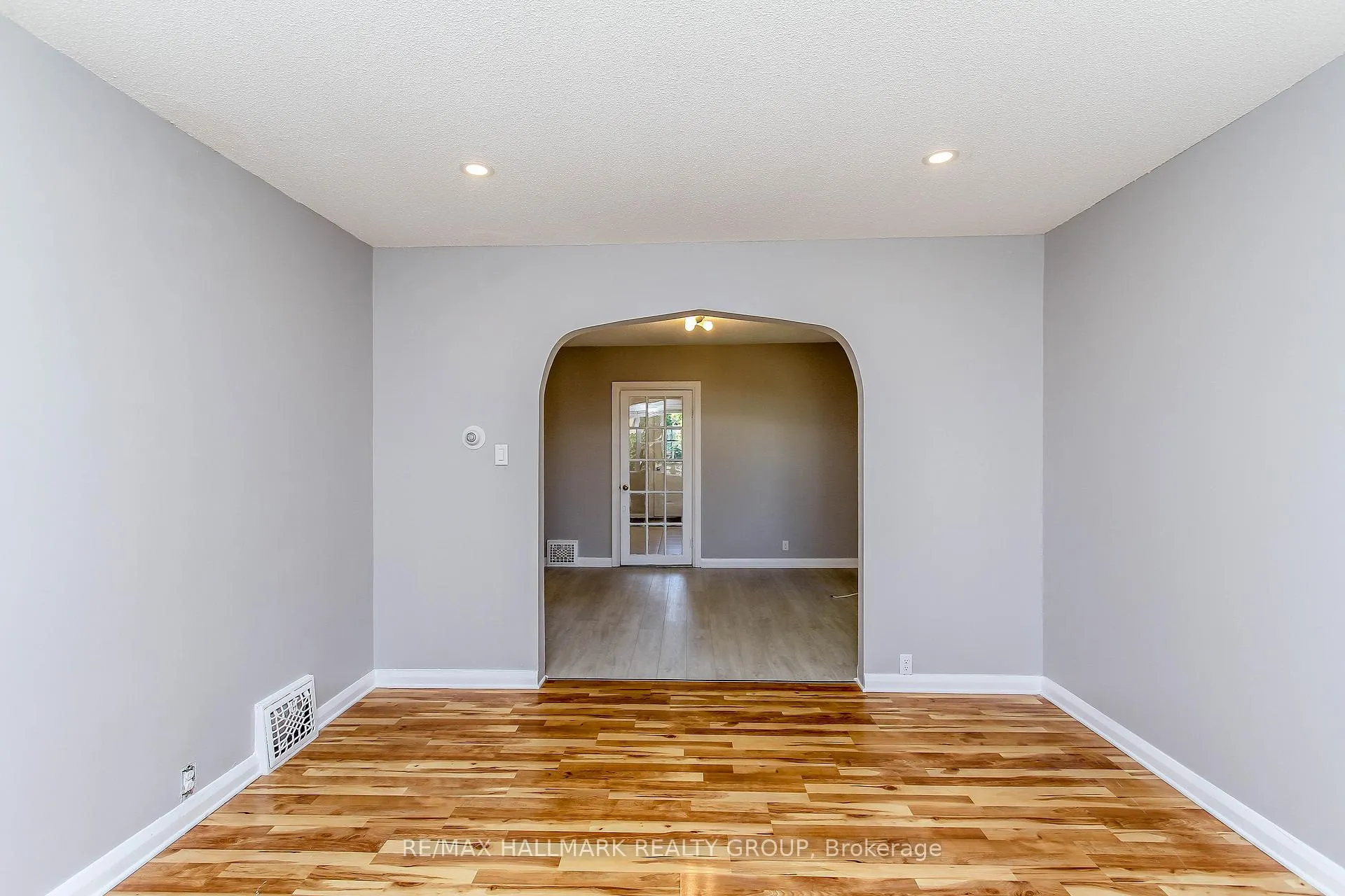 Photo 7 of 448 Pleasant Park Road, Ottawa, Alta Vista/Faircrest Heights — HOMEH
