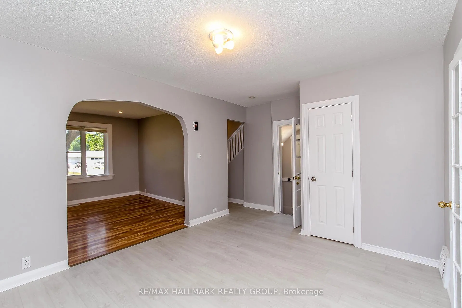 Photo 9 of 448 Pleasant Park Road, Ottawa, Alta Vista/Faircrest Heights — HOMEH