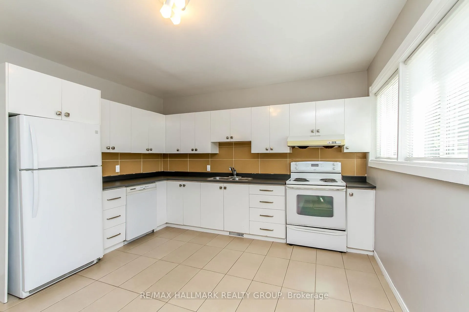 Photo 13 of 448 Pleasant Park Road, Ottawa, Alta Vista/Faircrest Heights — HOMEH
