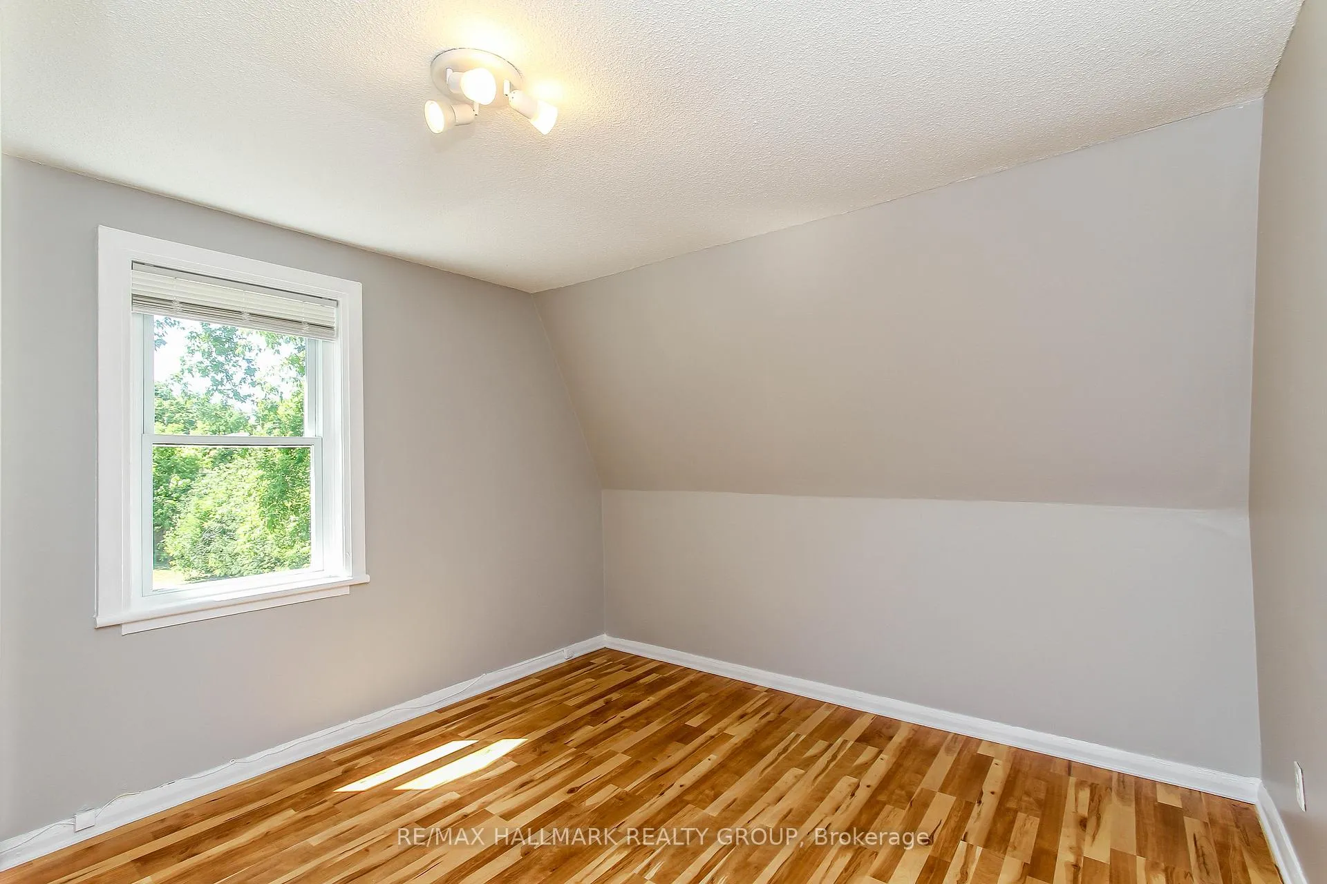 Photo 18 of 448 Pleasant Park Road, Ottawa, Alta Vista/Faircrest Heights — HOMEH