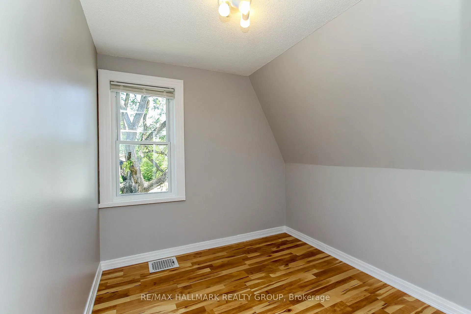 Photo 21 of 448 Pleasant Park Road, Ottawa, Alta Vista/Faircrest Heights — HOMEH