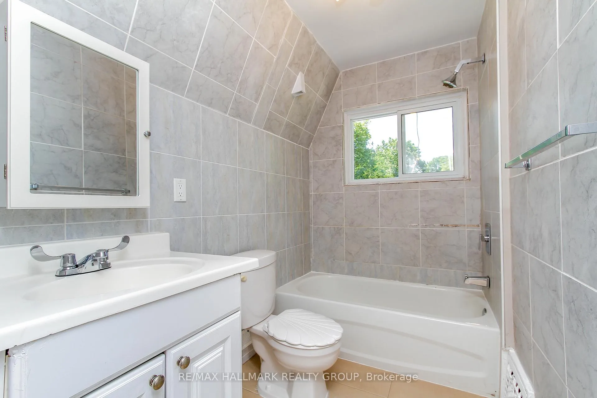 Photo 22 of 448 Pleasant Park Road, Ottawa, Alta Vista/Faircrest Heights — HOMEH