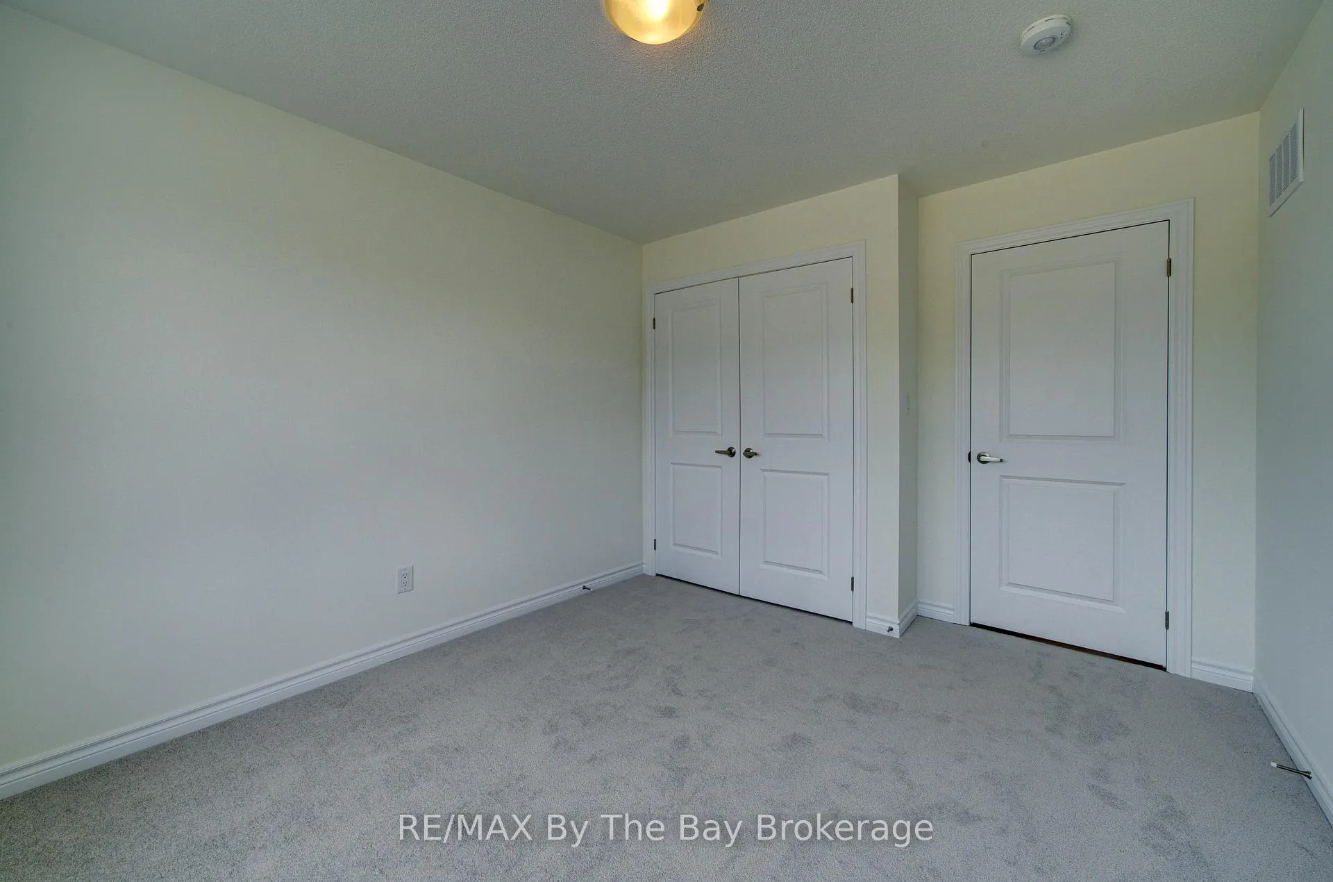 Photo 19 of 61 Rosanne Circle, Wasaga Beach — HOMEH