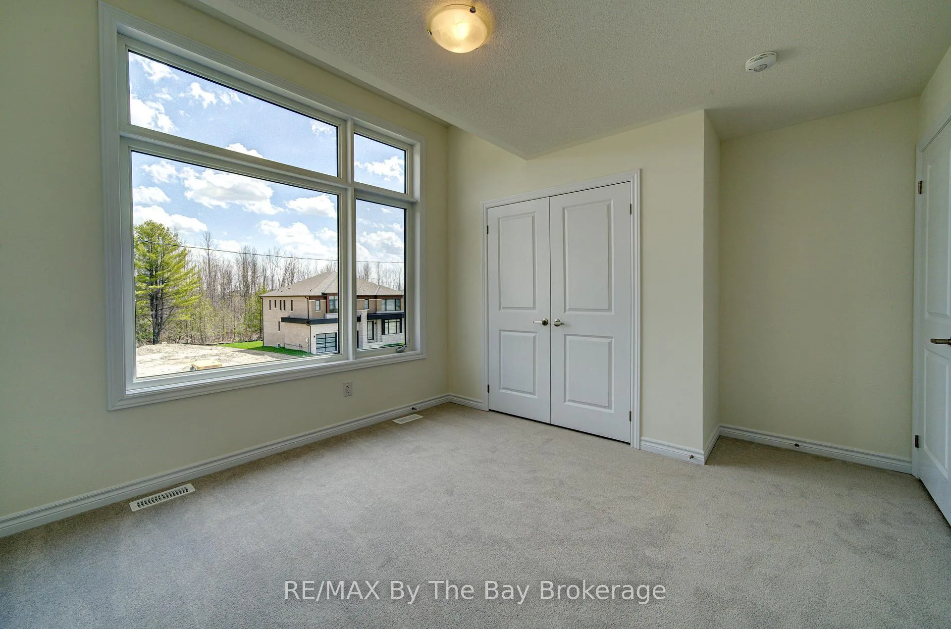 Photo 21 of 61 Rosanne Circle, Wasaga Beach — HOMEH
