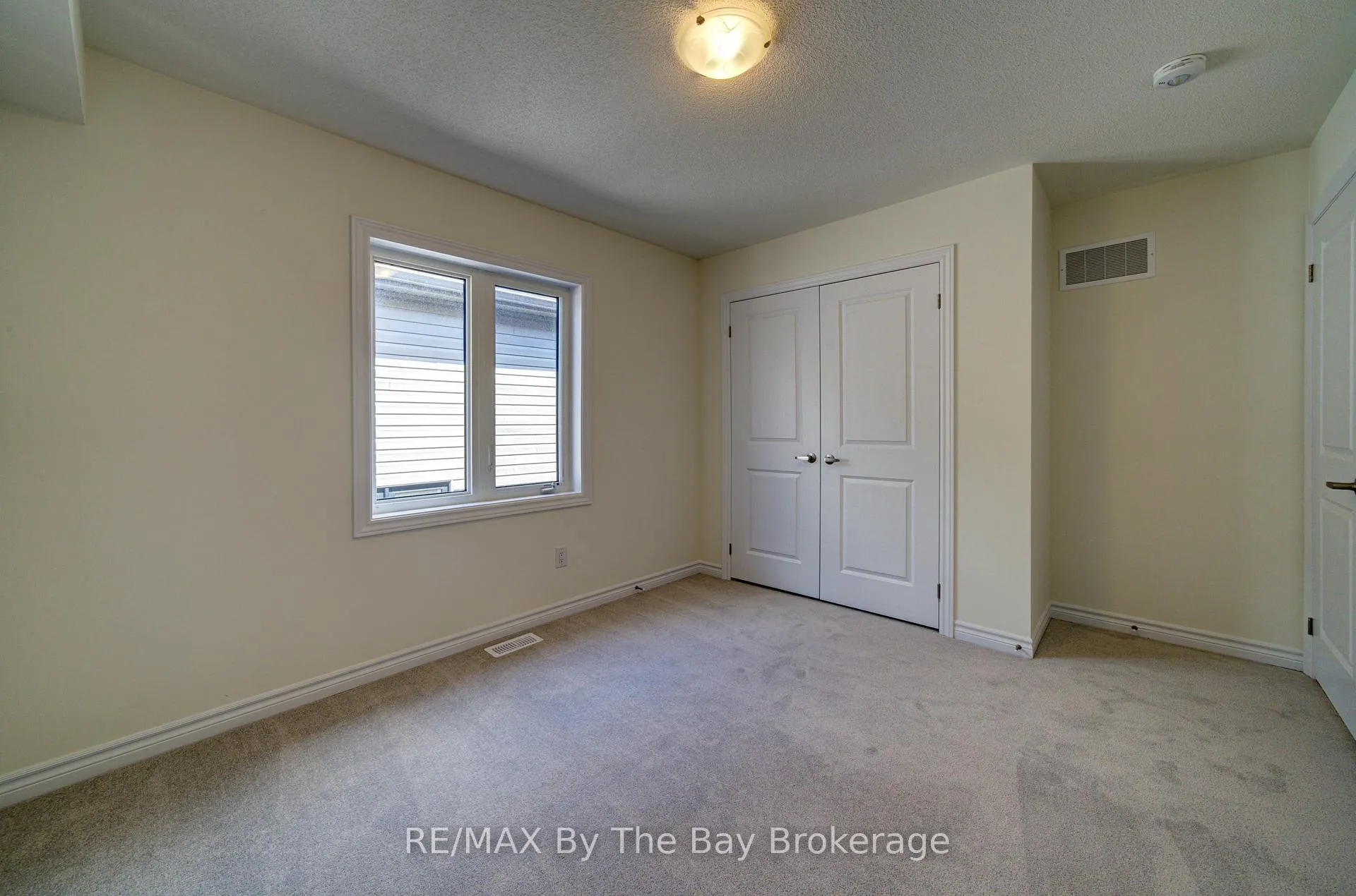 Photo 24 of 61 Rosanne Circle, Wasaga Beach — HOMEH