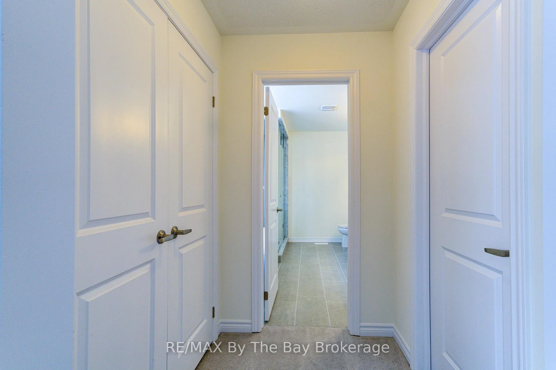 Photo 27 of 61 Rosanne Circle, Wasaga Beach — HOMEH