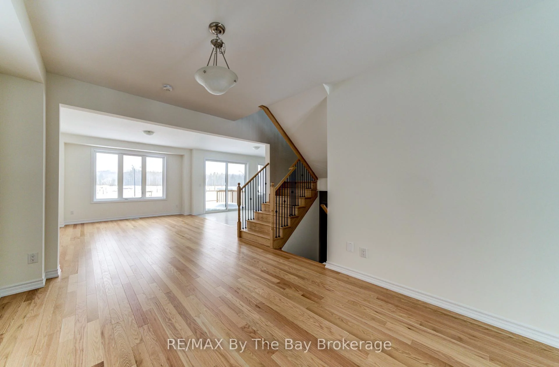 Photo 28 of 61 Rosanne Circle, Wasaga Beach — HOMEH