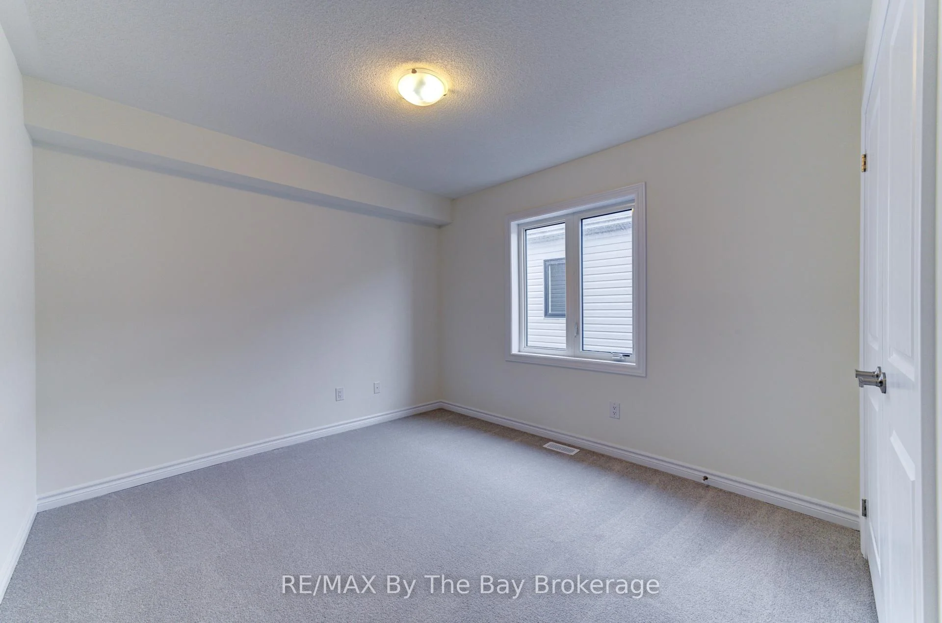 Photo 34 of 61 Rosanne Circle, Wasaga Beach — HOMEH