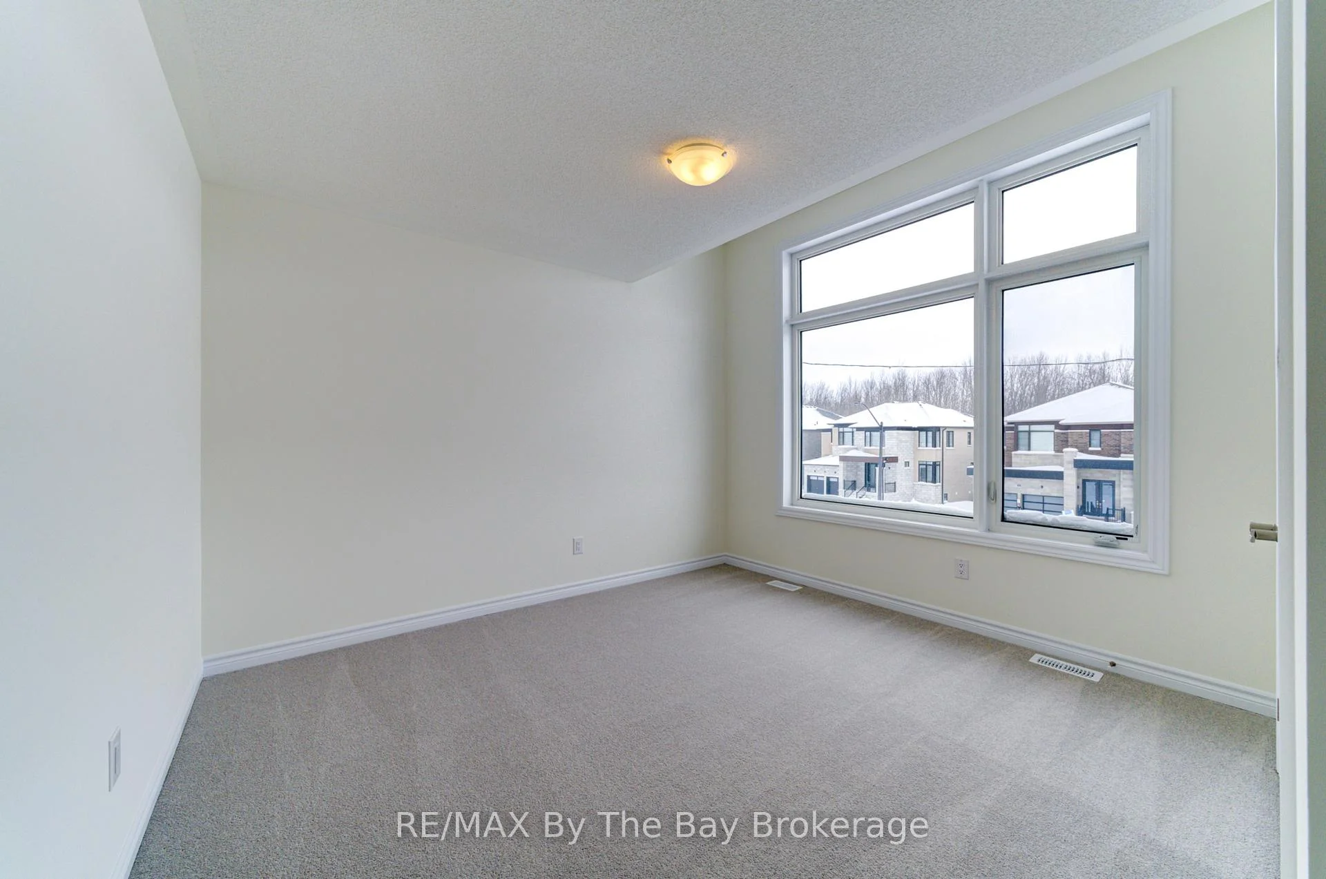 Photo 42 of 61 Rosanne Circle, Wasaga Beach — HOMEH
