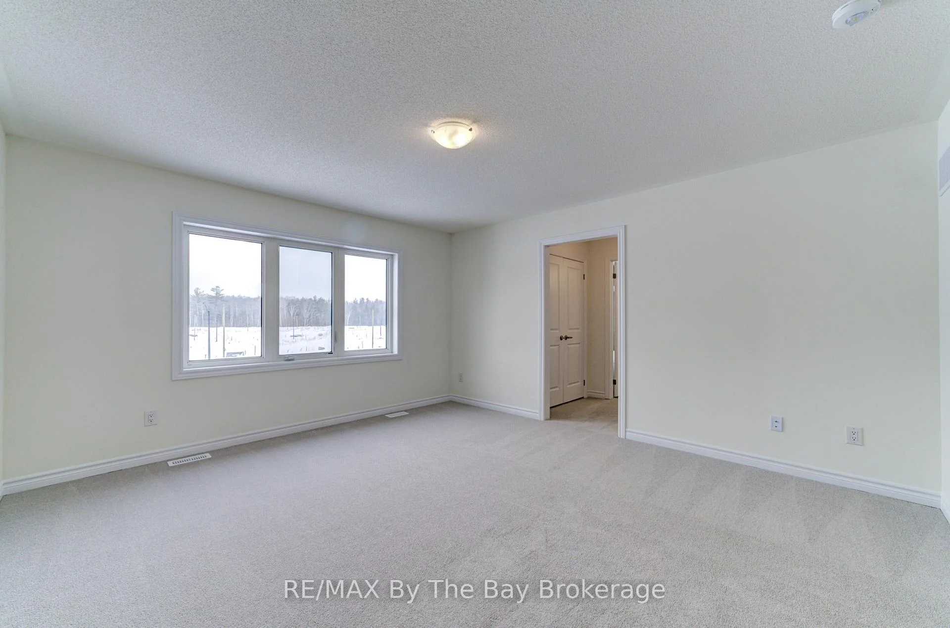 Photo 47 of 61 Rosanne Circle, Wasaga Beach — HOMEH