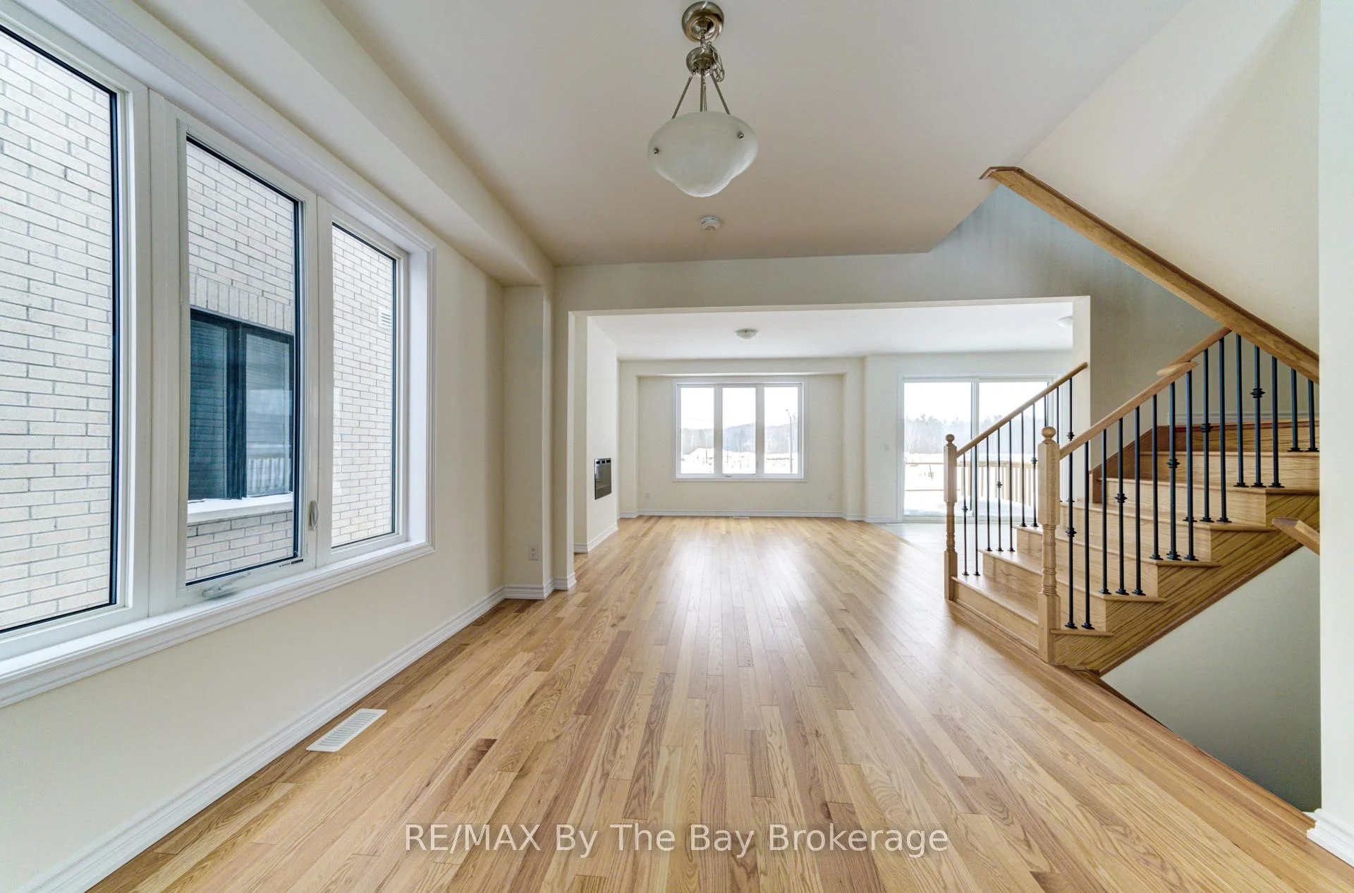 Photo 55 of 61 Rosanne Circle, Wasaga Beach — HOMEH