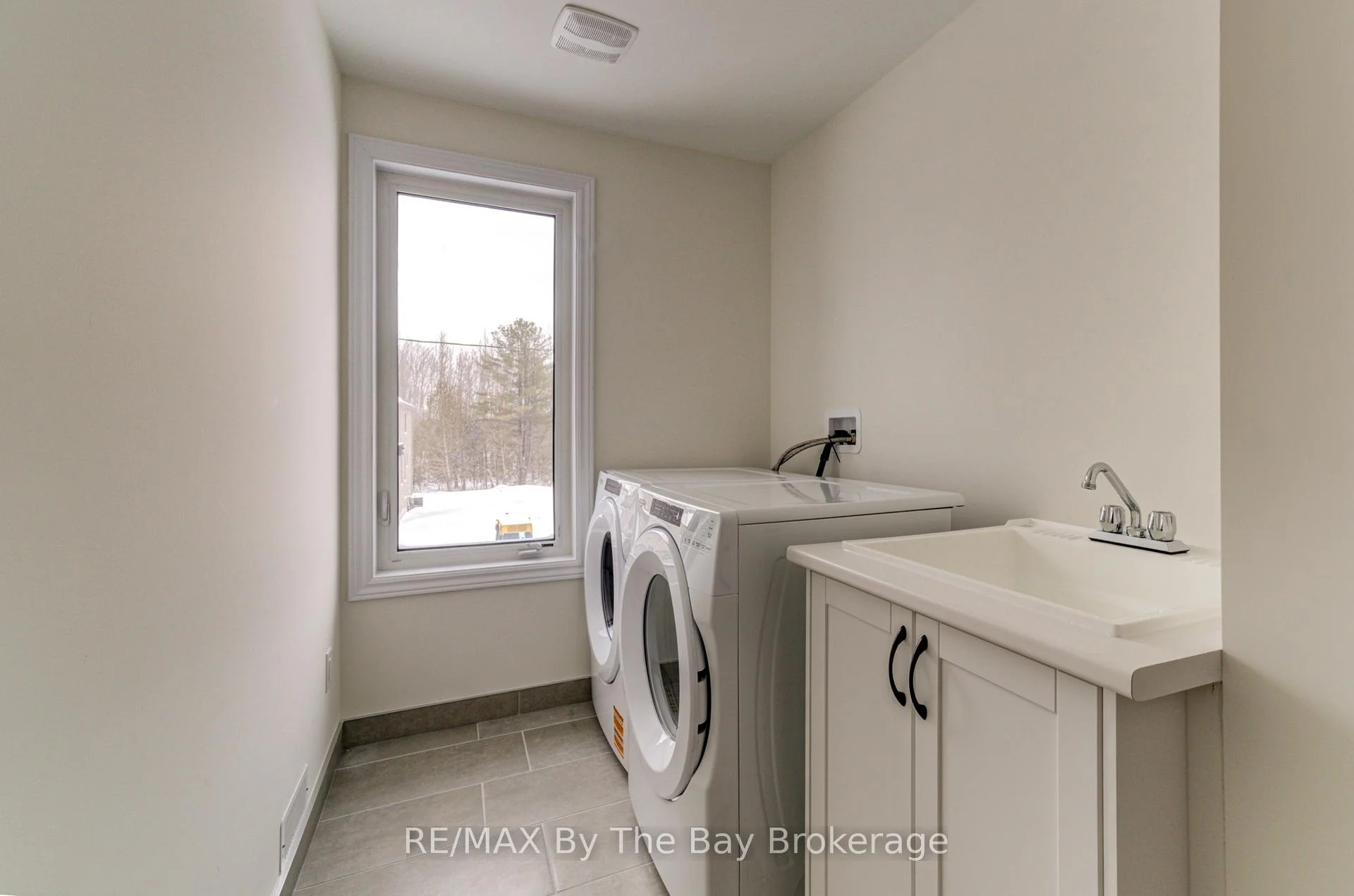 Photo 56 of 61 Rosanne Circle, Wasaga Beach — HOMEH