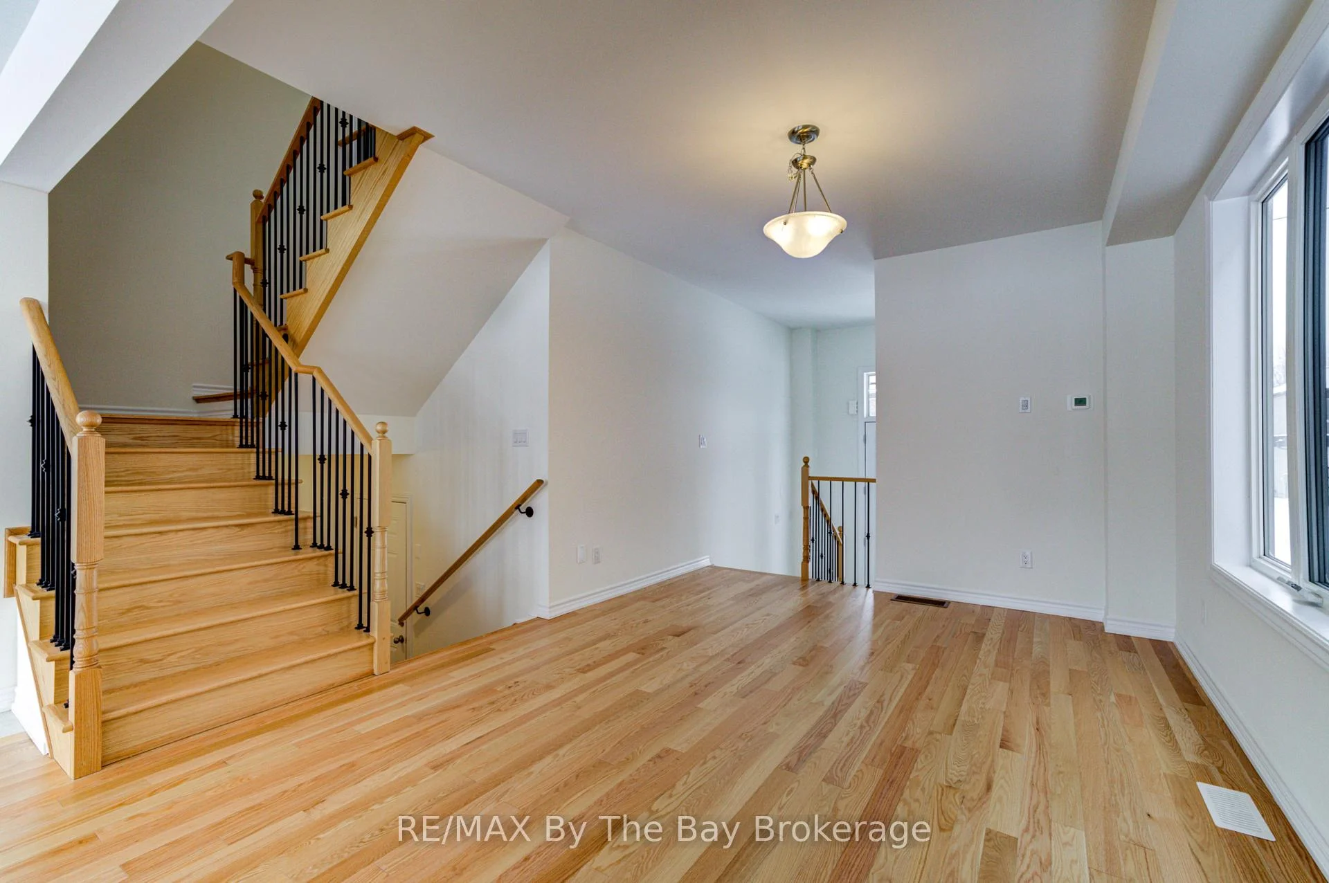Photo 64 of 61 Rosanne Circle, Wasaga Beach — HOMEH