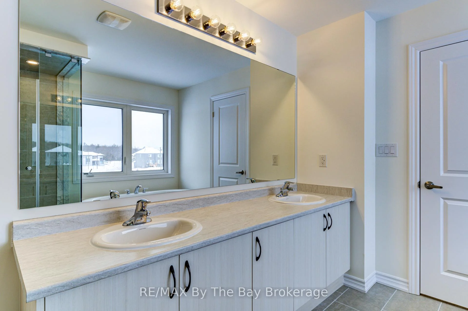 Photo 68 of 61 Rosanne Circle, Wasaga Beach — HOMEH