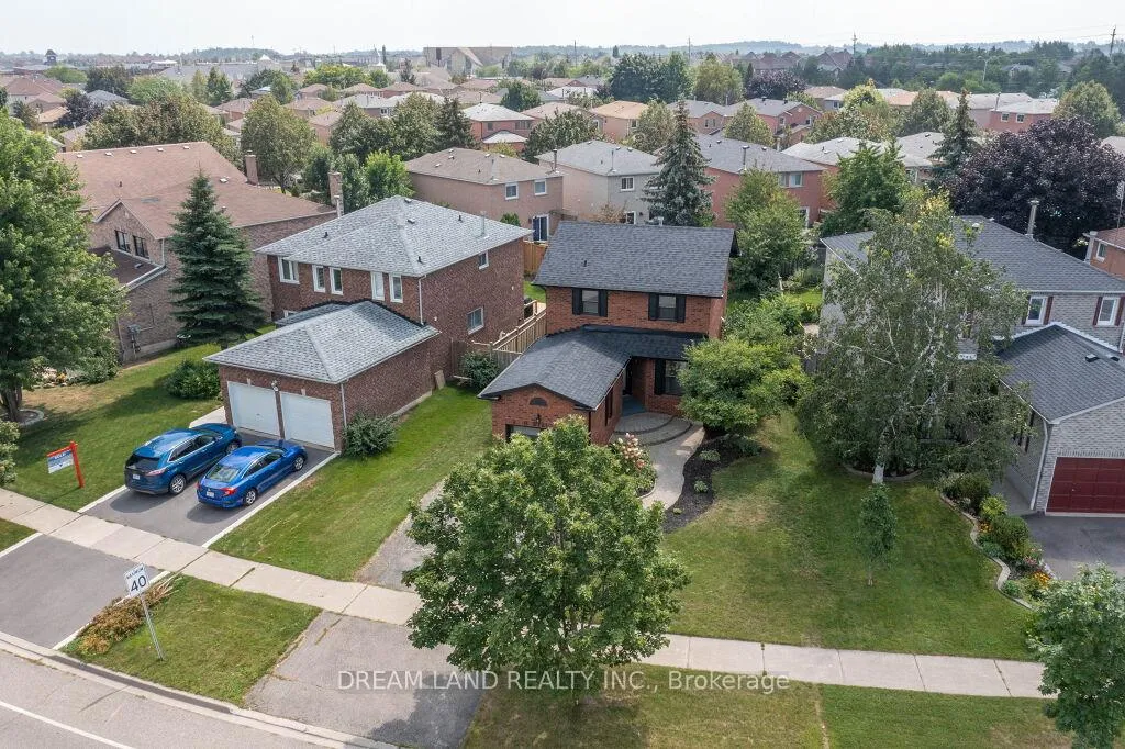 Photo 2 of 272 Barber Drive, Halton Hills, Georgetown — HOMEH