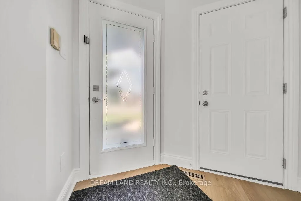 Photo 4 of 272 Barber Drive, Halton Hills, Georgetown — HOMEH